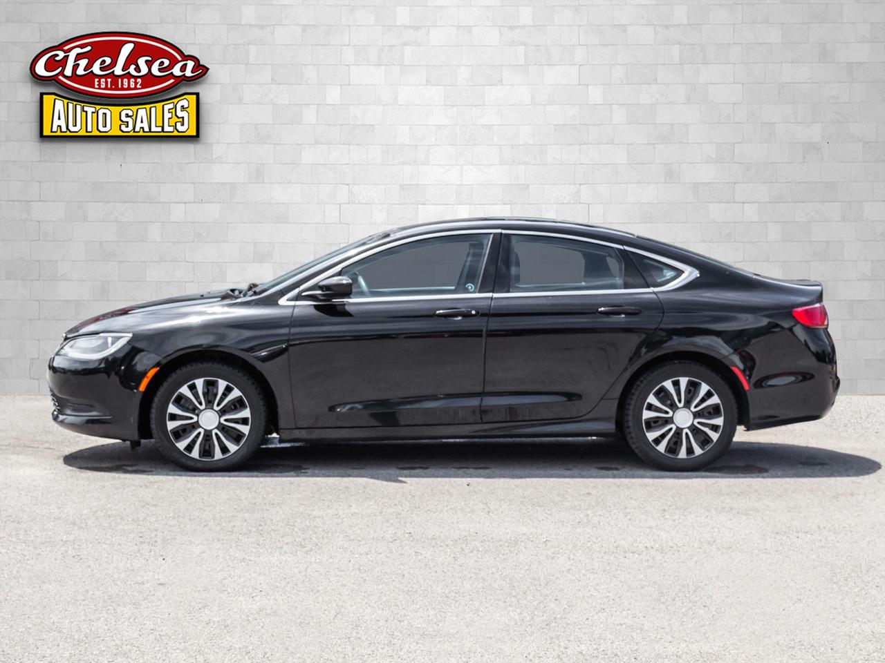 2015 Chrysler 200 LX Photo