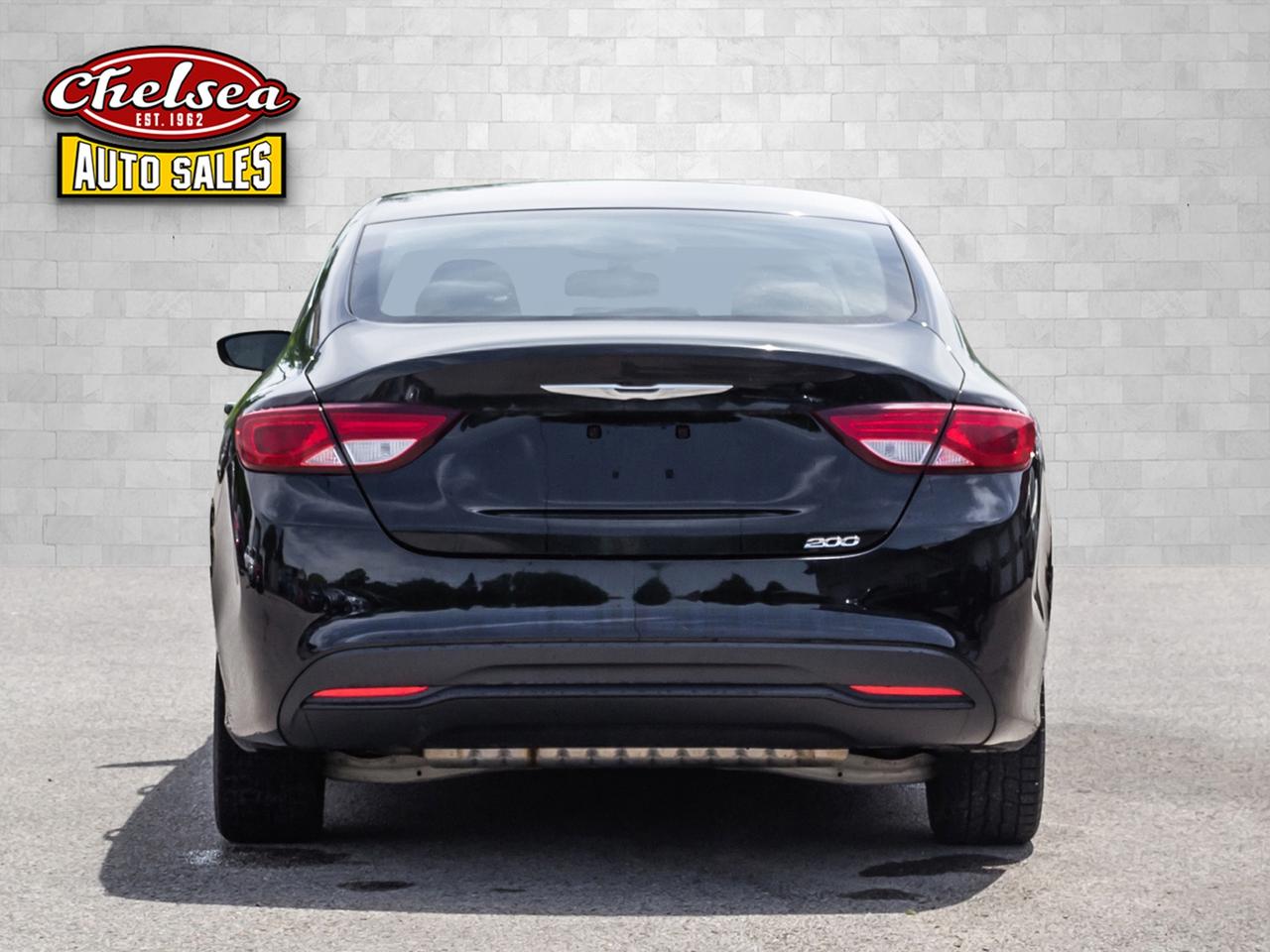2015 Chrysler 200 LX Photo
