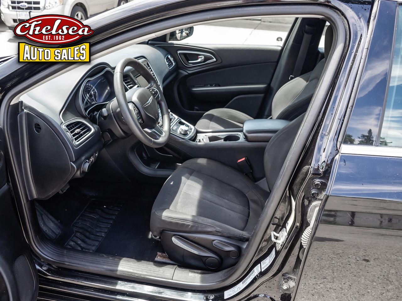 2015 Chrysler 200 LX Photo