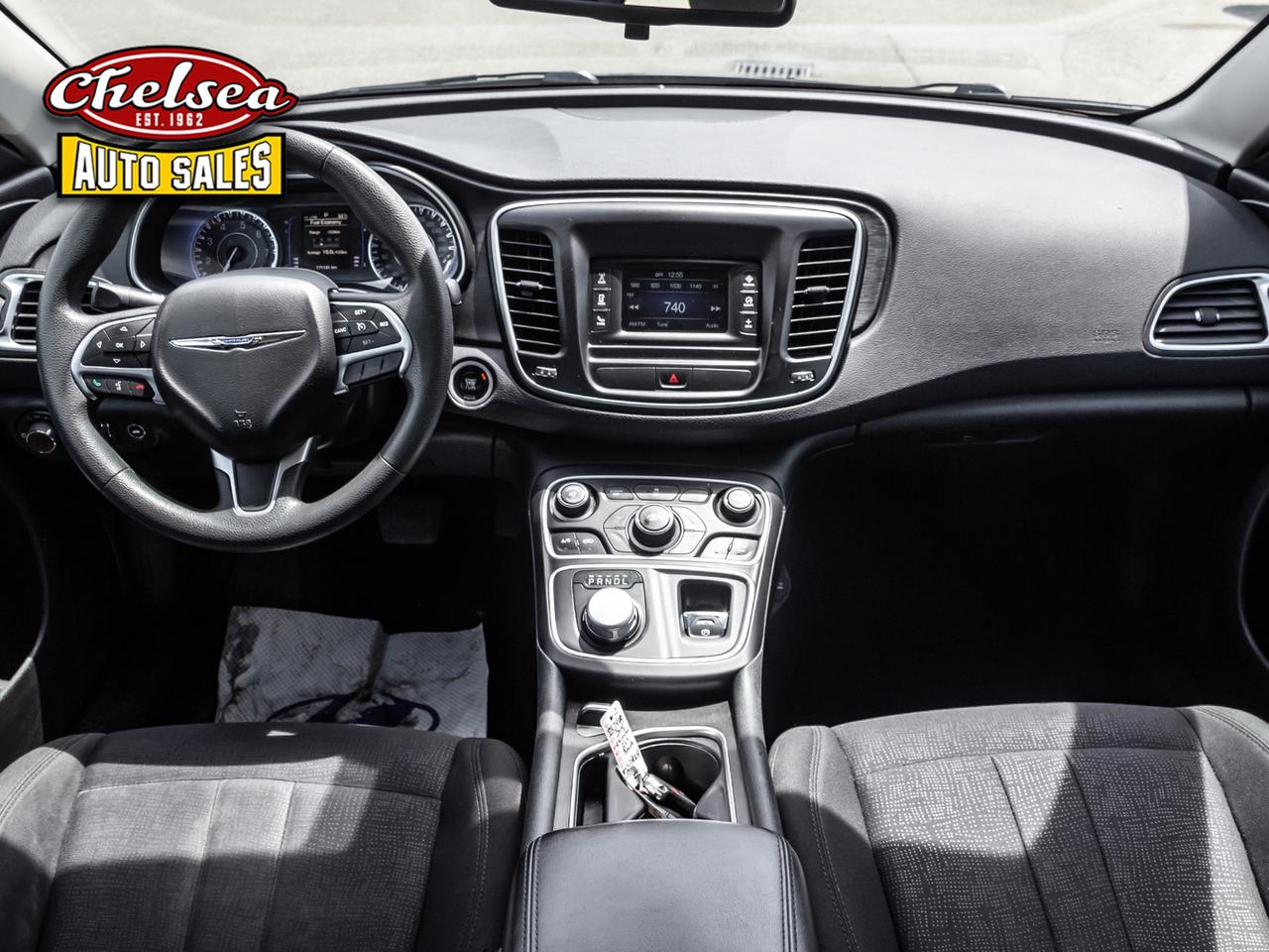 2015 Chrysler 200 LX Photo