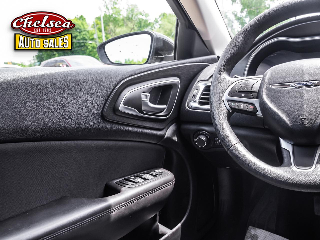 2015 Chrysler 200 LX Photo