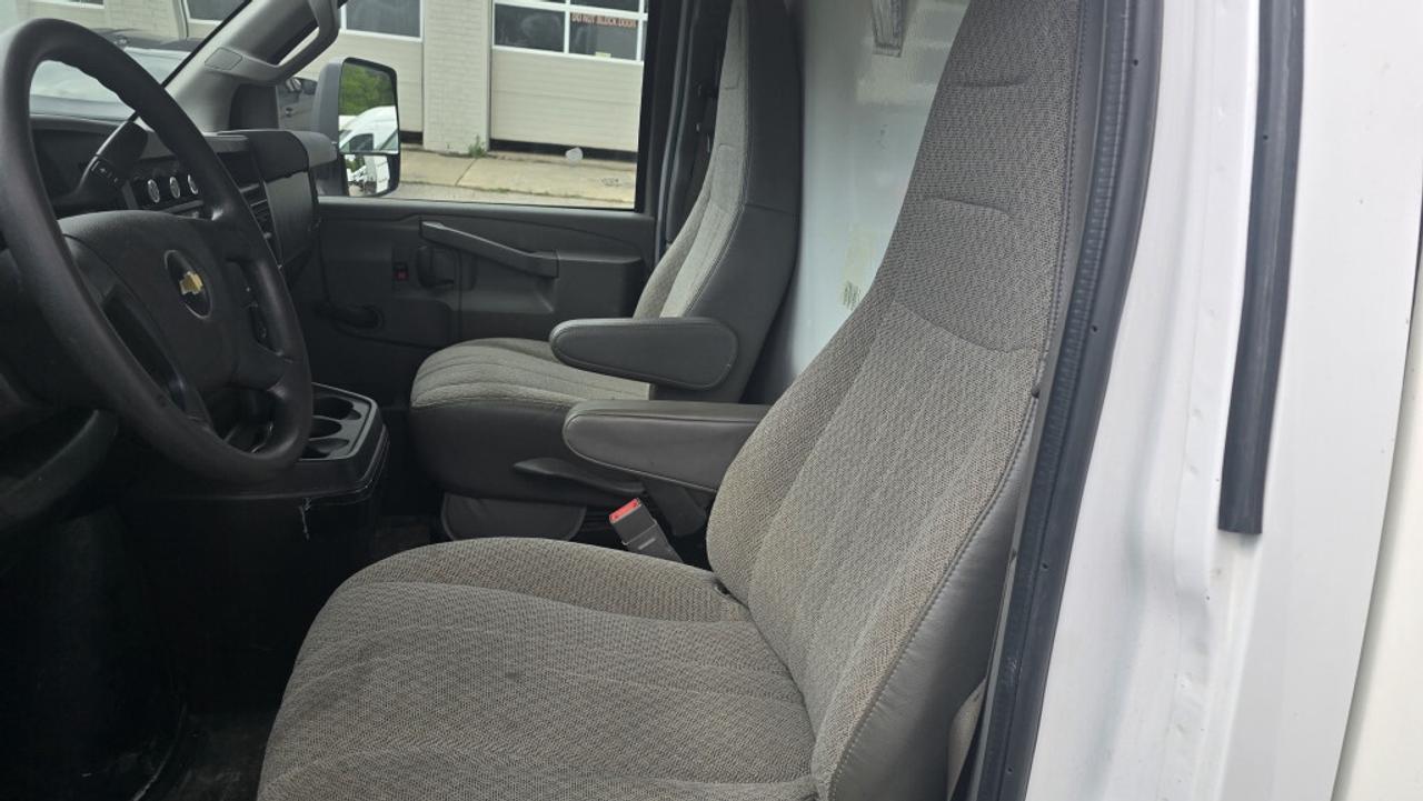 2020 GMC Savana G3500 - 16Ft - V8 Gas - Ramp Photo
