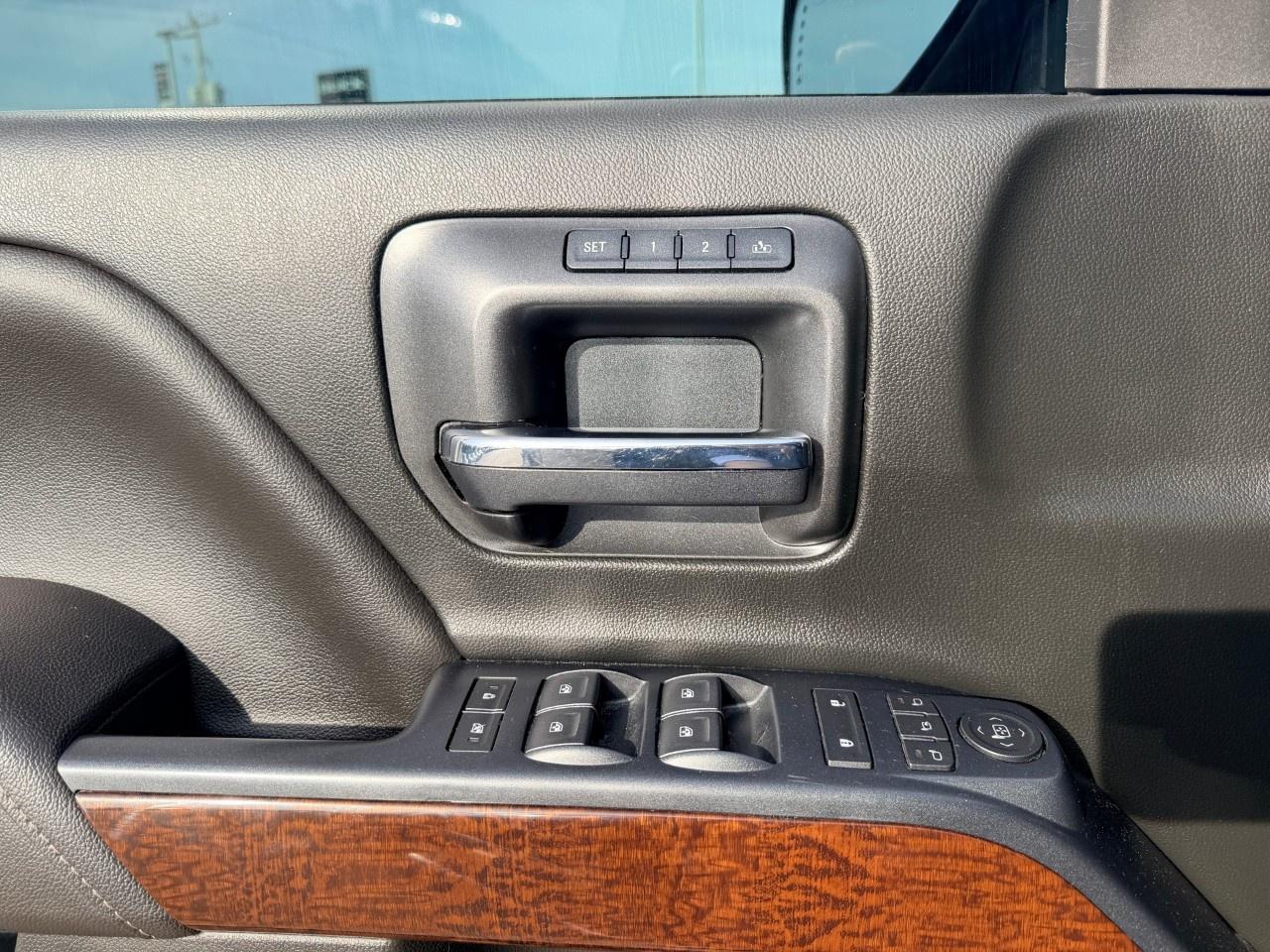 2017 GMC Sierra 1500 4WD CREW CAB SHORT BOX SLT Photo