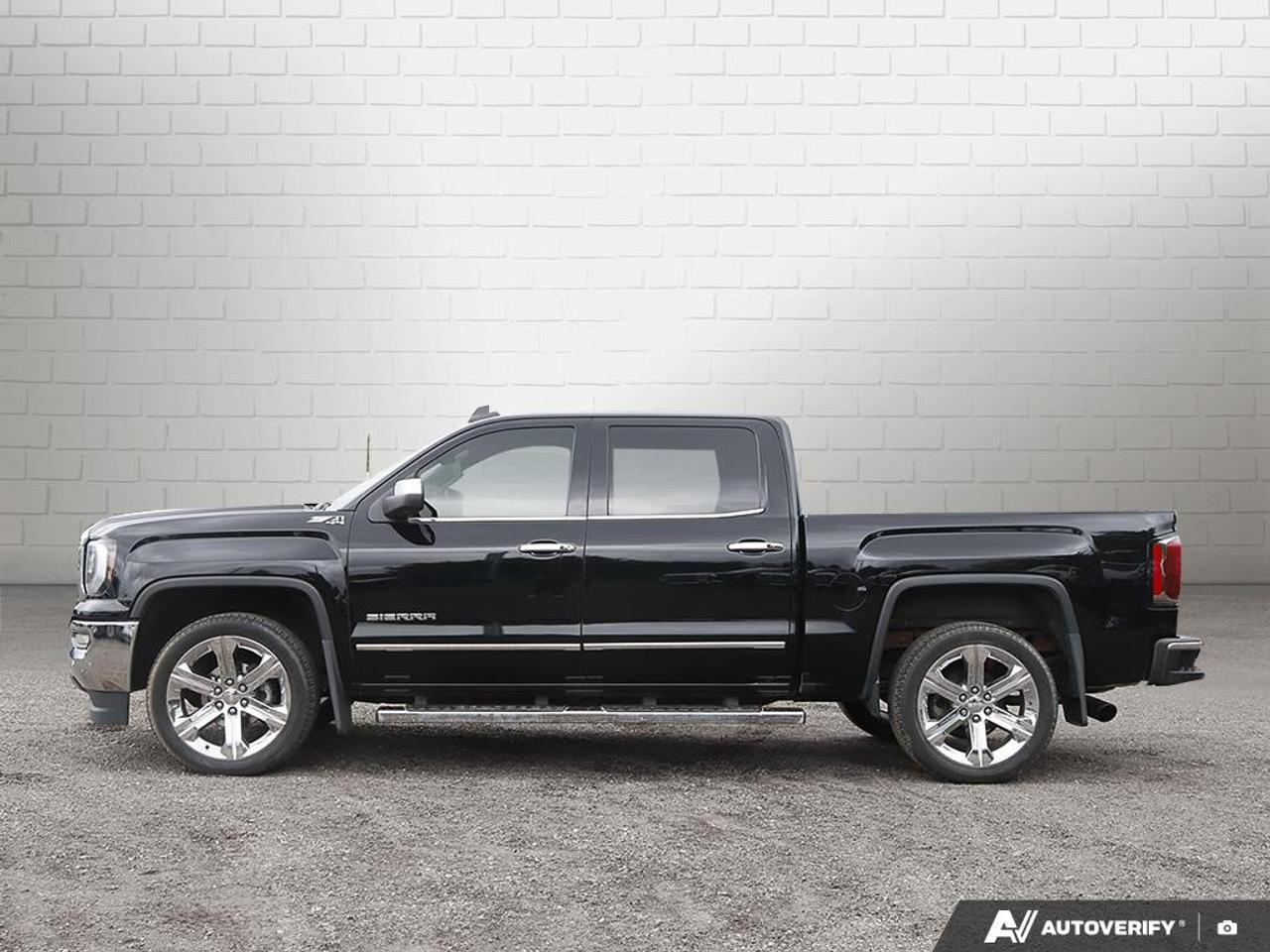 2017 GMC Sierra 1500 4WD CREW CAB SHORT BOX SLT Photo