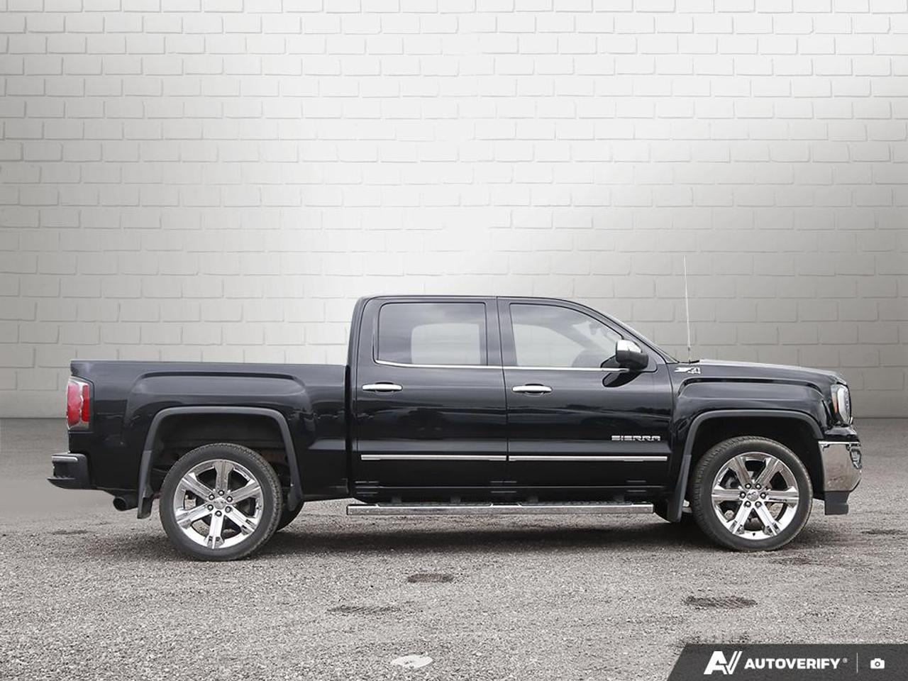 2017 GMC Sierra 1500 4WD CREW CAB SHORT BOX SLT Photo