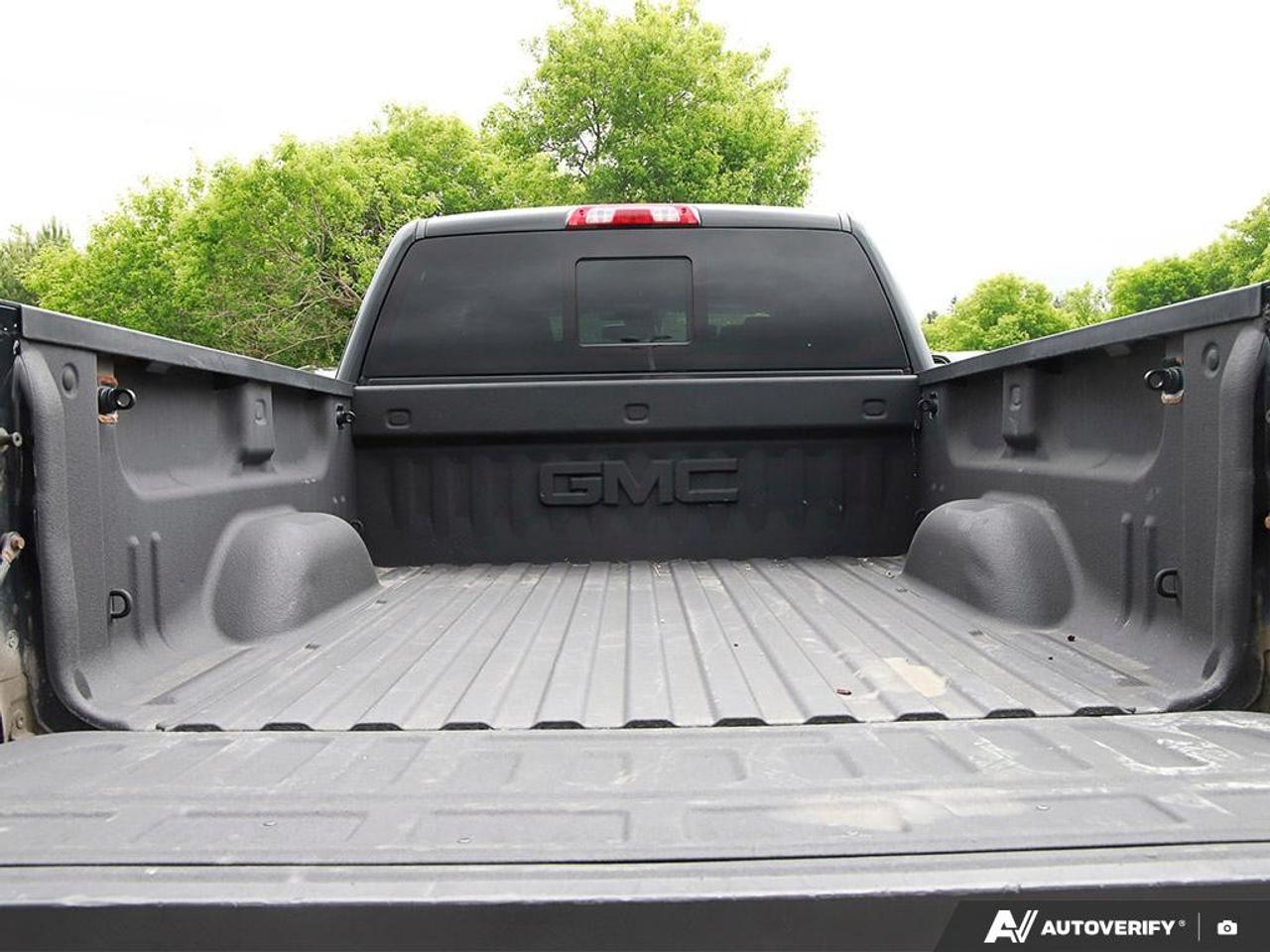 2017 GMC Sierra 1500 4WD CREW CAB SHORT BOX SLT Photo