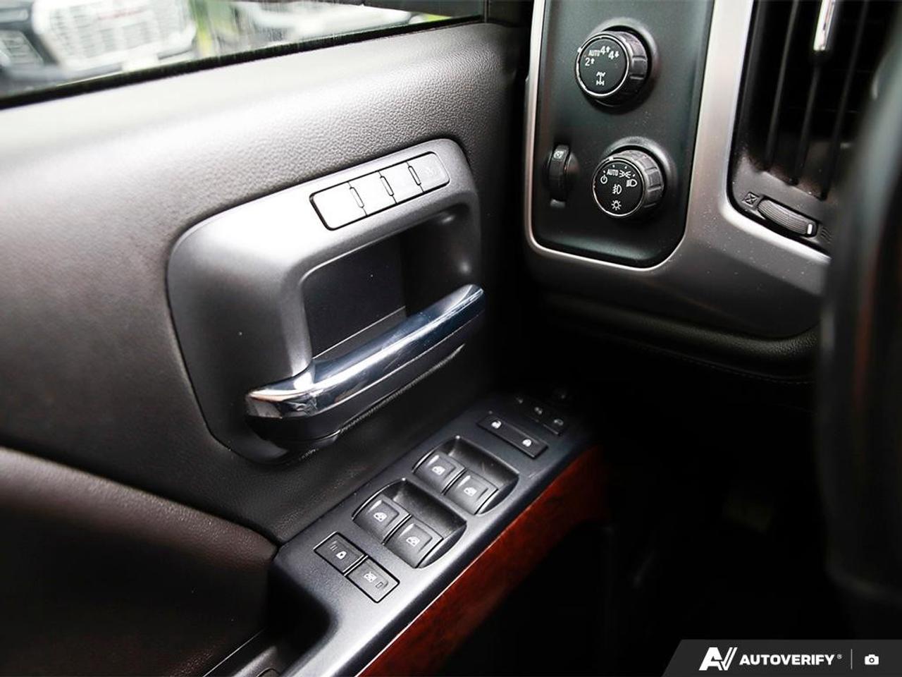2017 GMC Sierra 1500 4WD CREW CAB SHORT BOX SLT Photo