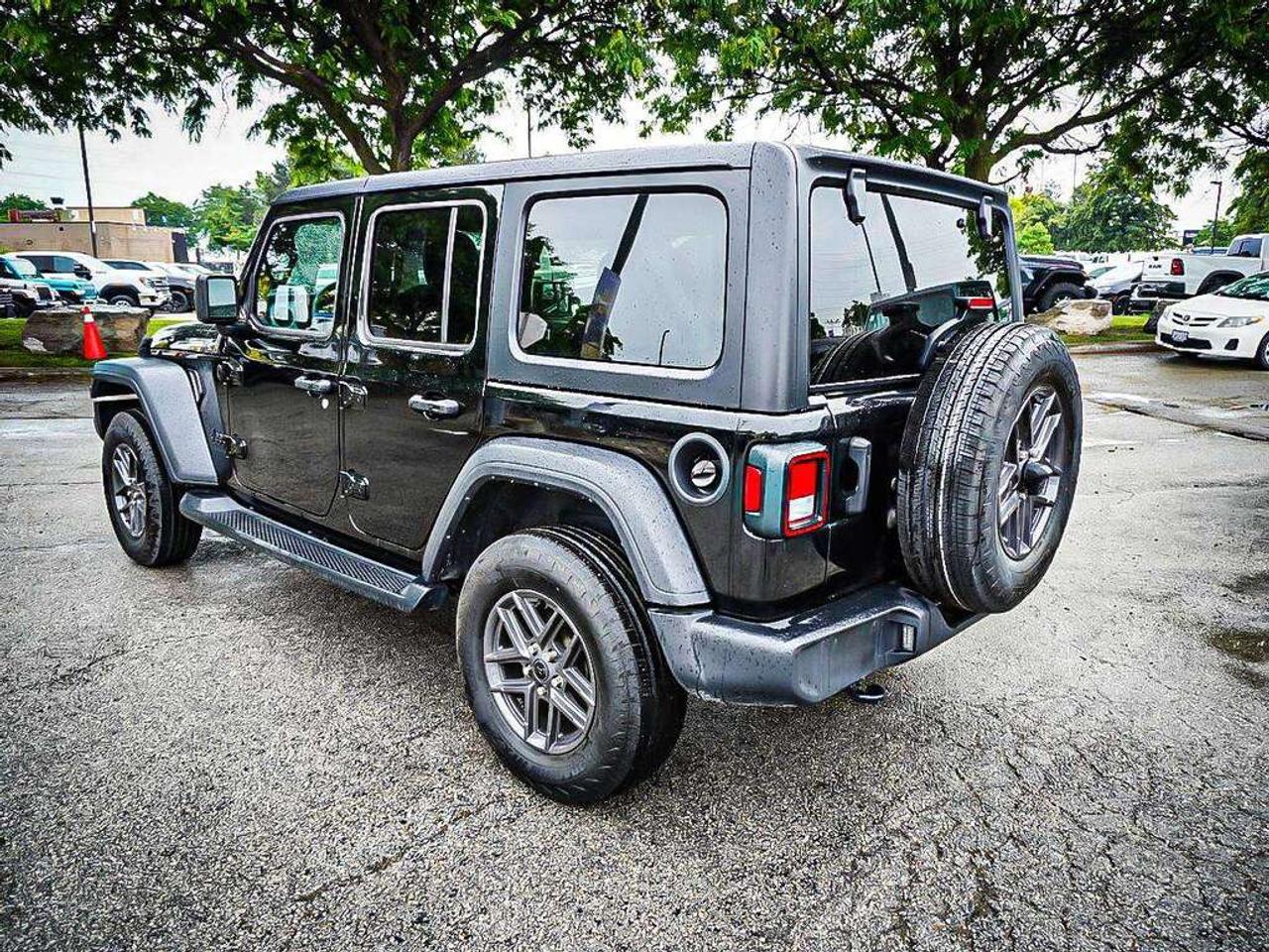 2024 Jeep Wrangler  Photo
