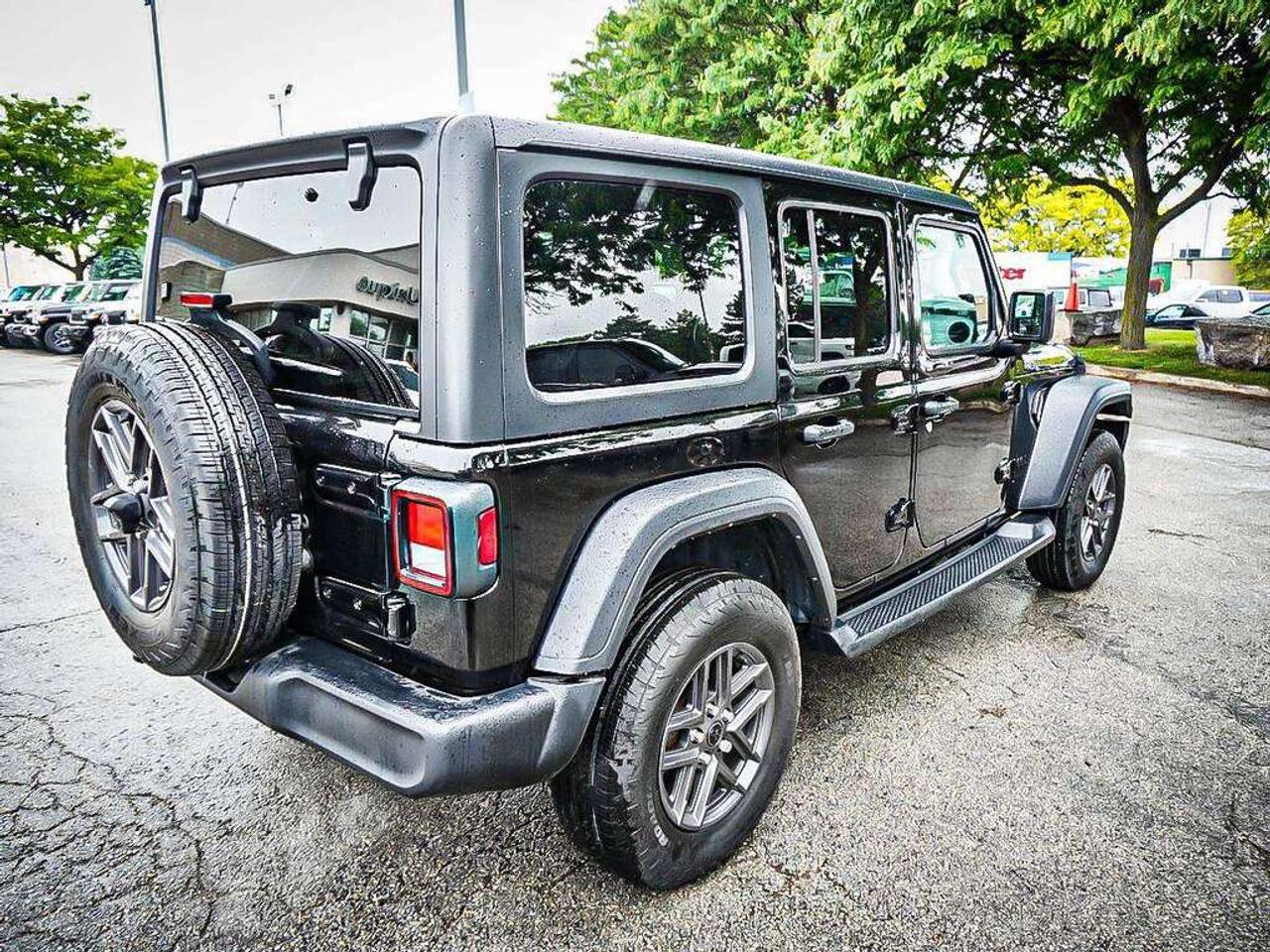 2024 Jeep Wrangler  Photo