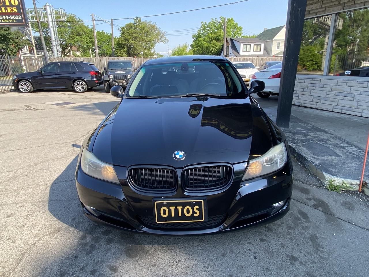 2011 BMW 3 Series 4dr Sdn 323i RWD Photo