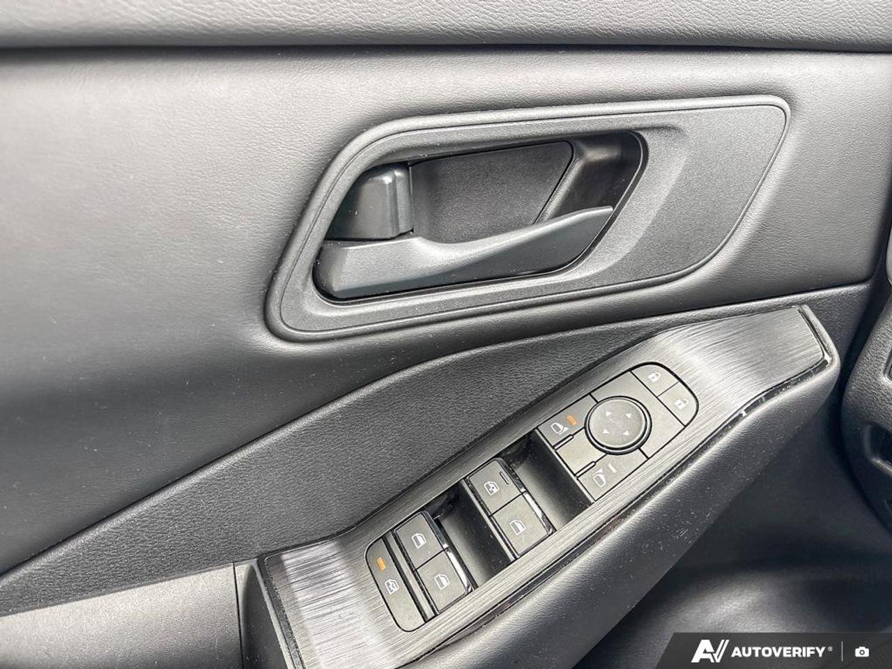 2024 Nissan Rogue S   AWD   Apple Car Play   Heated Seats Photo