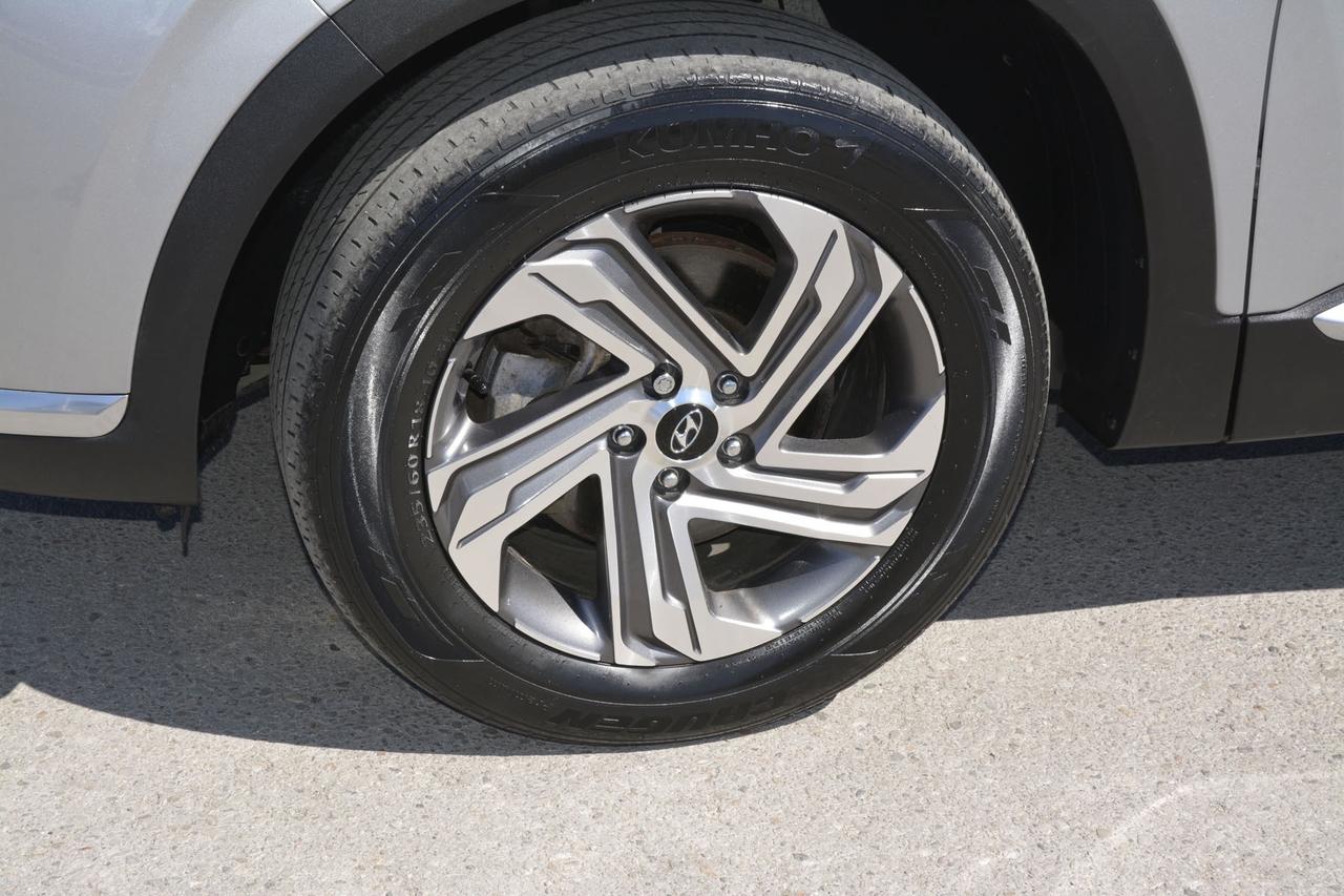 2023 Hyundai Santa Fe Preferred Photo