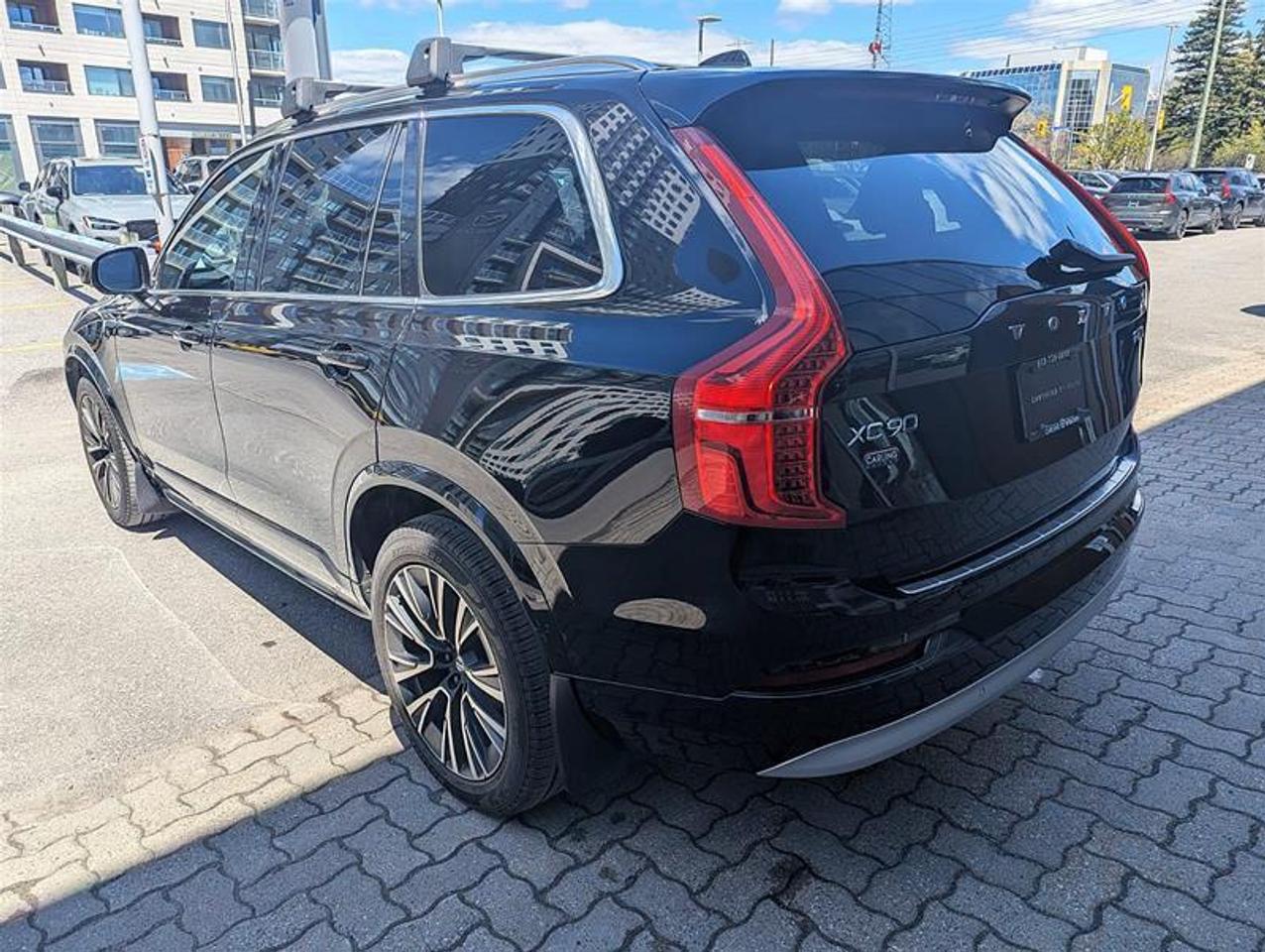 2022 Volvo XC90 T6 AWD Momentum 6-Seater Photo3