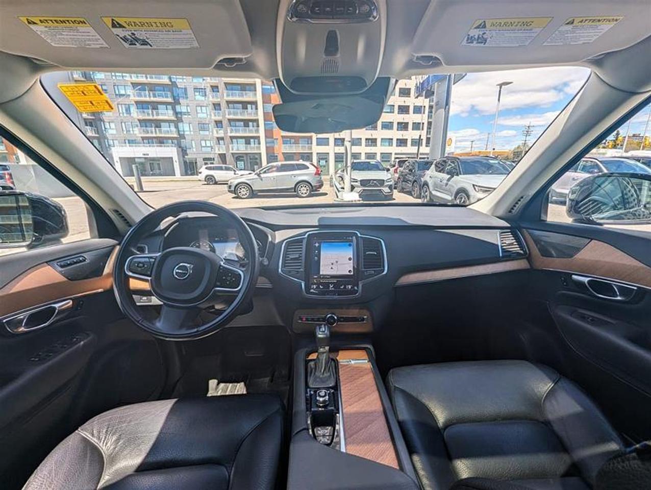 2022 Volvo XC90 T6 AWD Momentum 6-Seater Photo