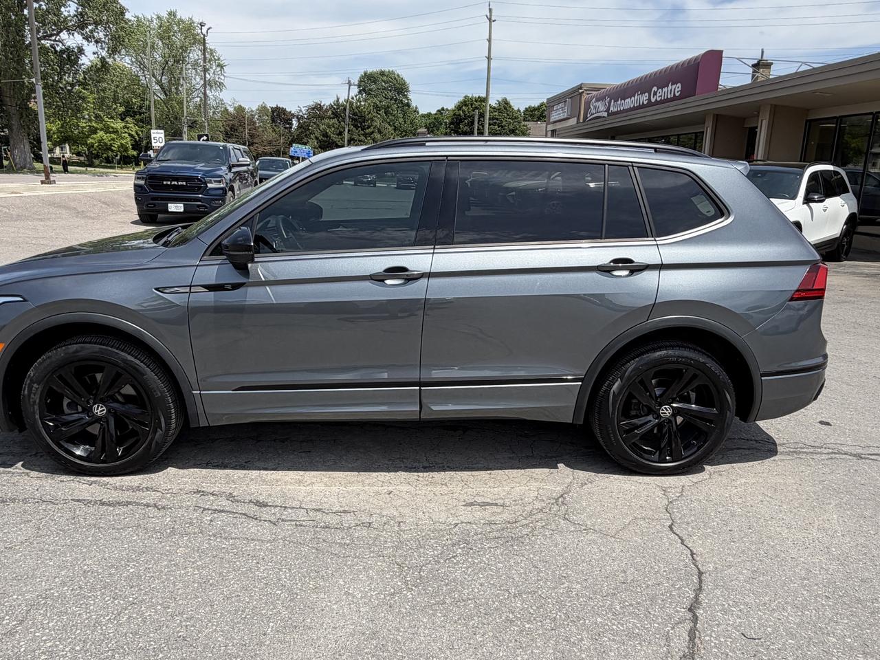 2023 Volkswagen Tiguan COMFORTLINE R-LINE BLACK EDITION/LOADED!! Photo