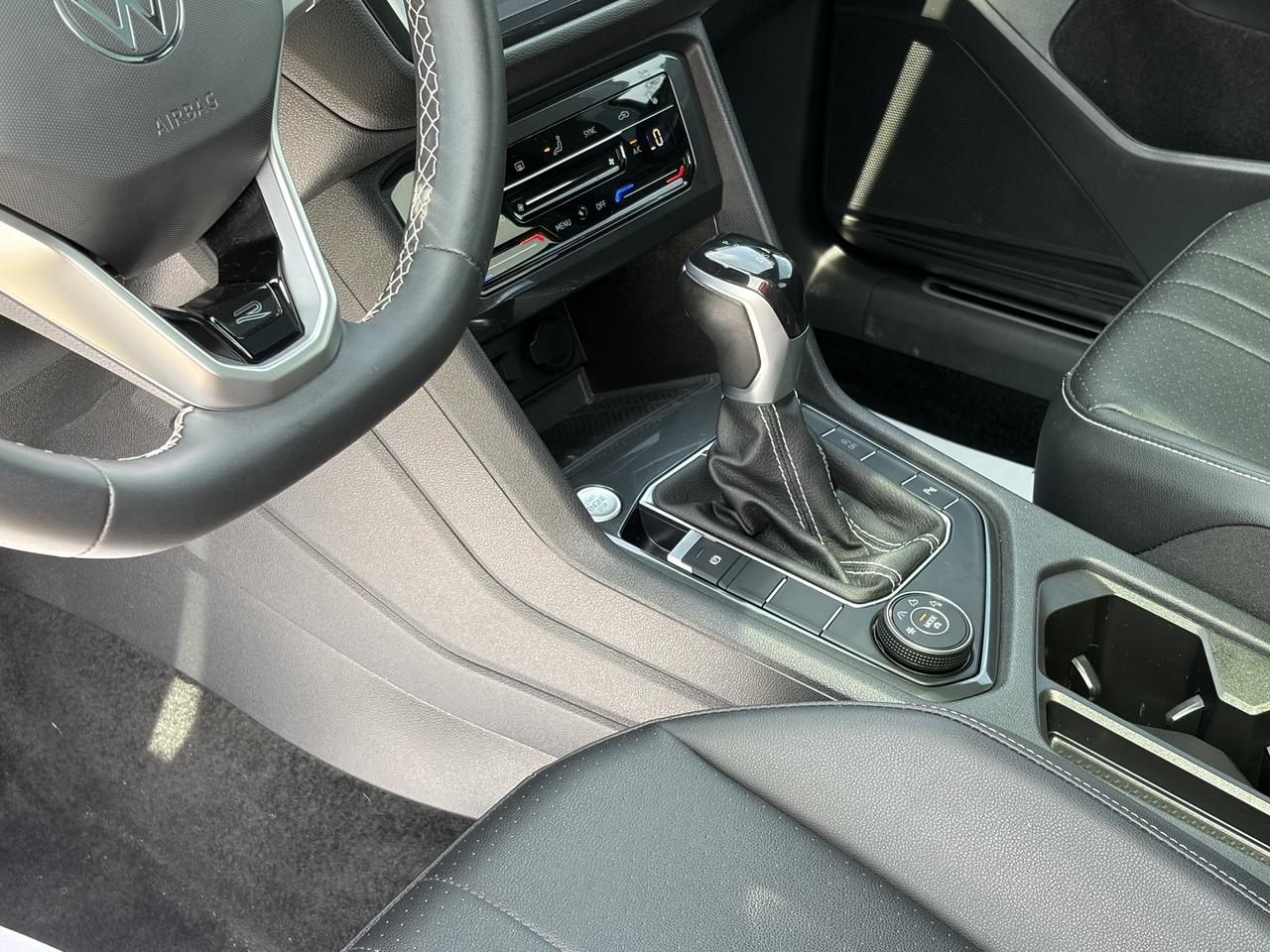 2023 Volkswagen Tiguan COMFORTLINE R-LINE BLACK EDITION/LOADED!! Photo
