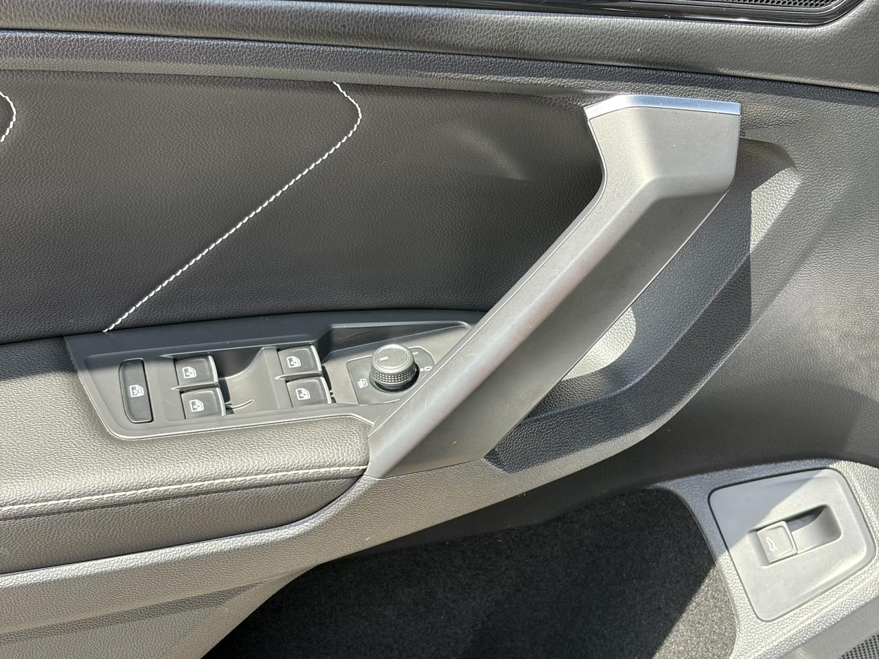 2023 Volkswagen Tiguan COMFORTLINE R-LINE BLACK EDITION/LOADED!! Photo