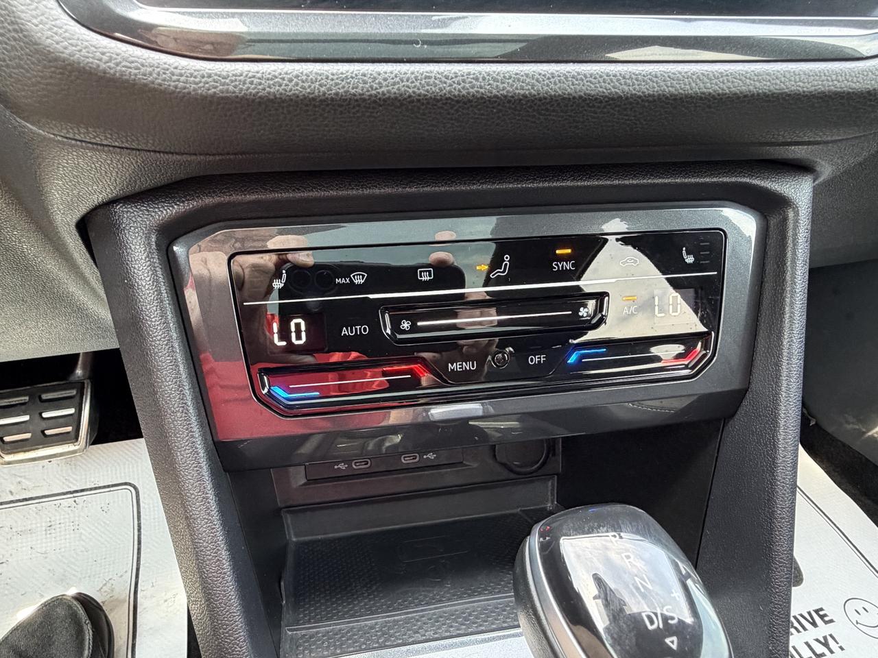 2023 Volkswagen Tiguan COMFORTLINE R-LINE BLACK EDITION/LOADED!! Photo