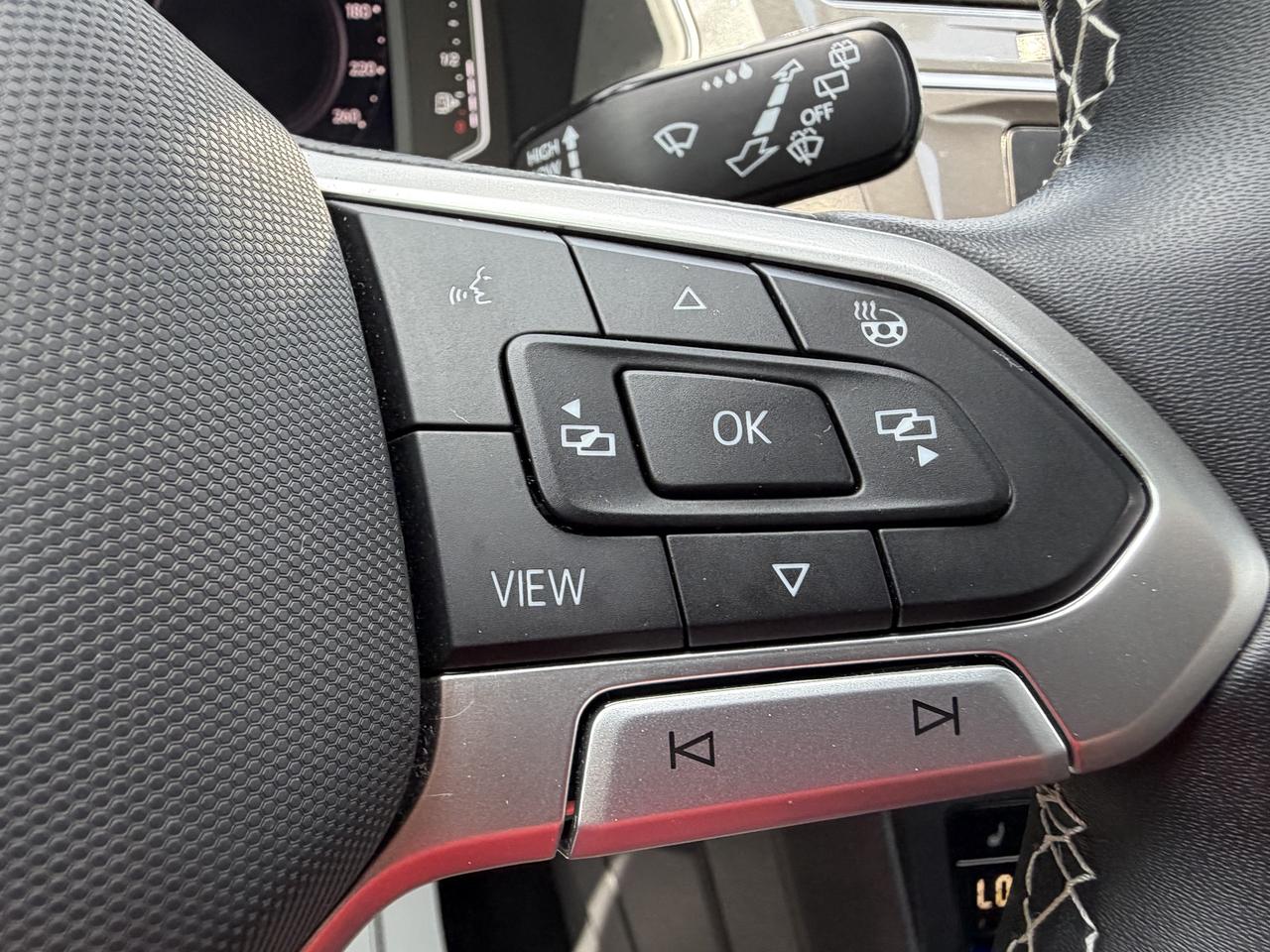 2023 Volkswagen Tiguan COMFORTLINE R-LINE BLACK EDITION/LOADED!! Photo
