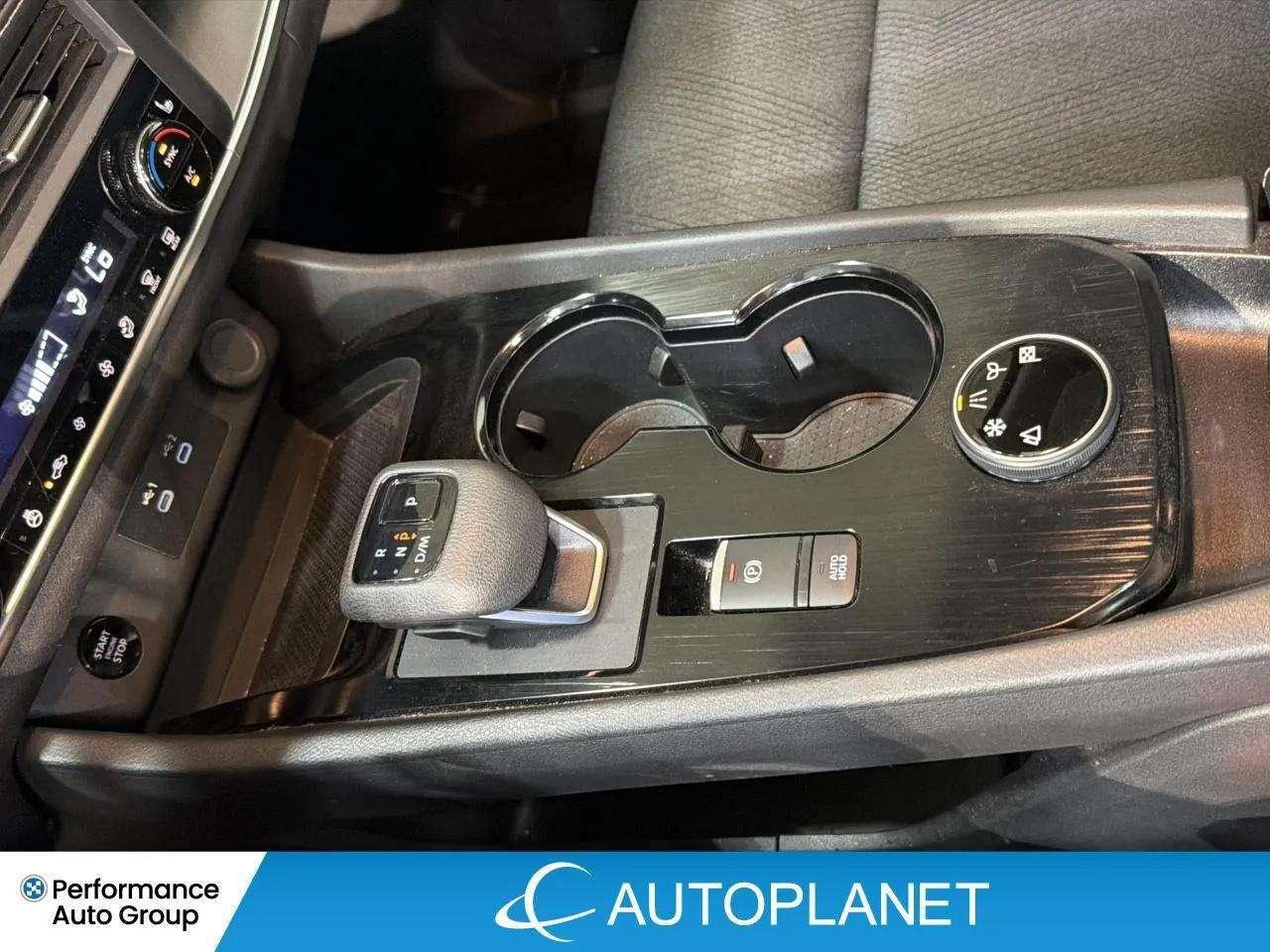 2025 Nissan Rogue SV AWD, Pano Roof, Android Auto, Heated Seats! Photo