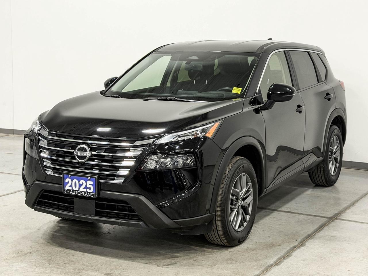 2025 Nissan Rogue S AWD, Blind Spot Assist, Heated Seats, Bluetooth! Photo