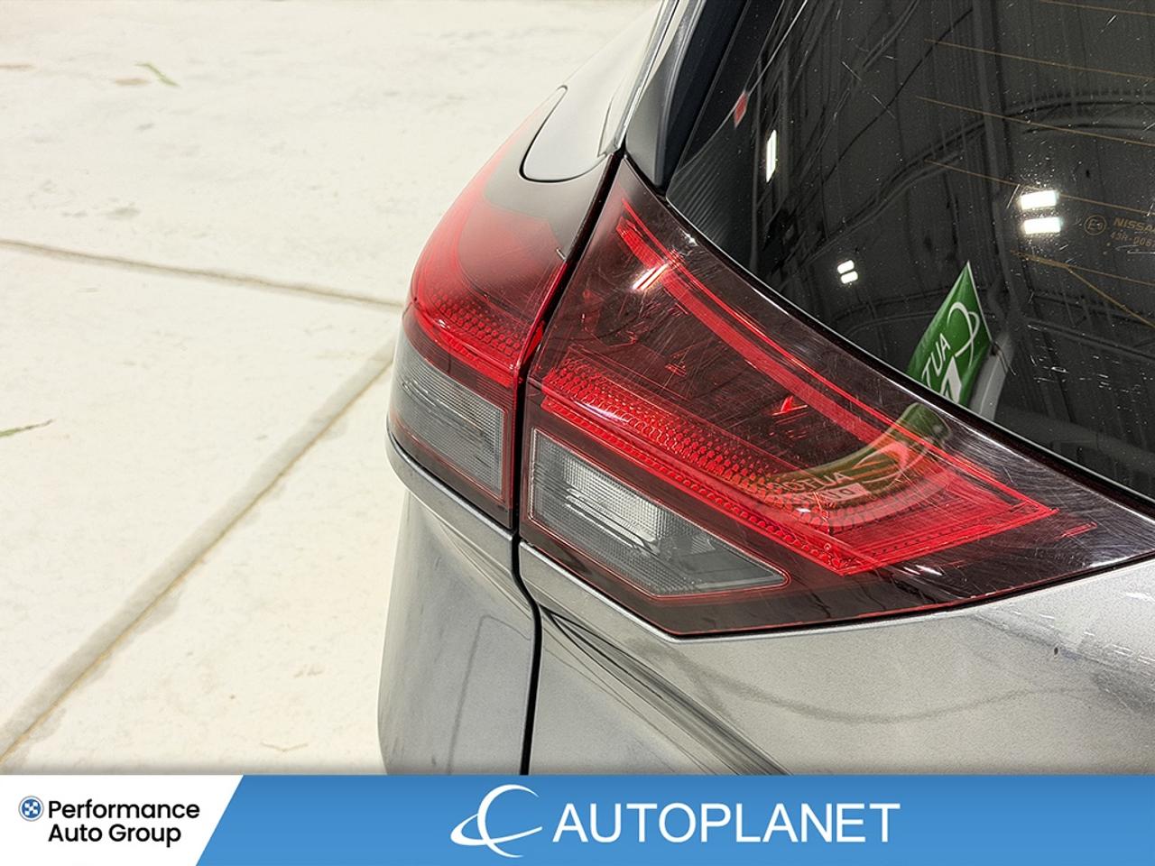 2025 Nissan Rogue SV AWD, Apple CarPlay, Back Up Cam, Pano Roof! Photo