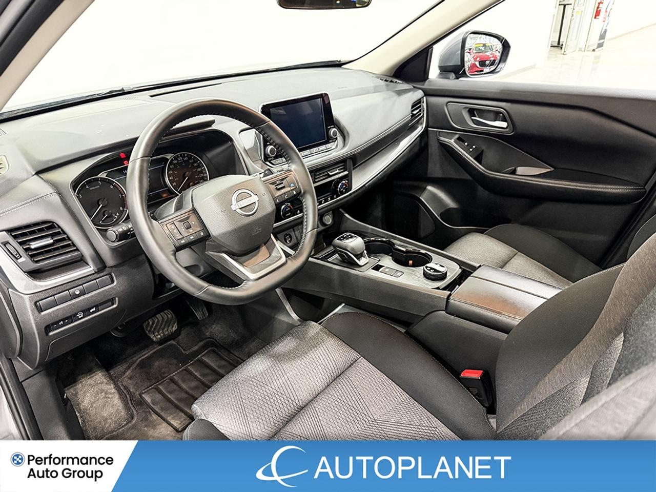 2025 Nissan Rogue SV AWD, Apple CarPlay, Back Up Cam, Pano Roof! Photo
