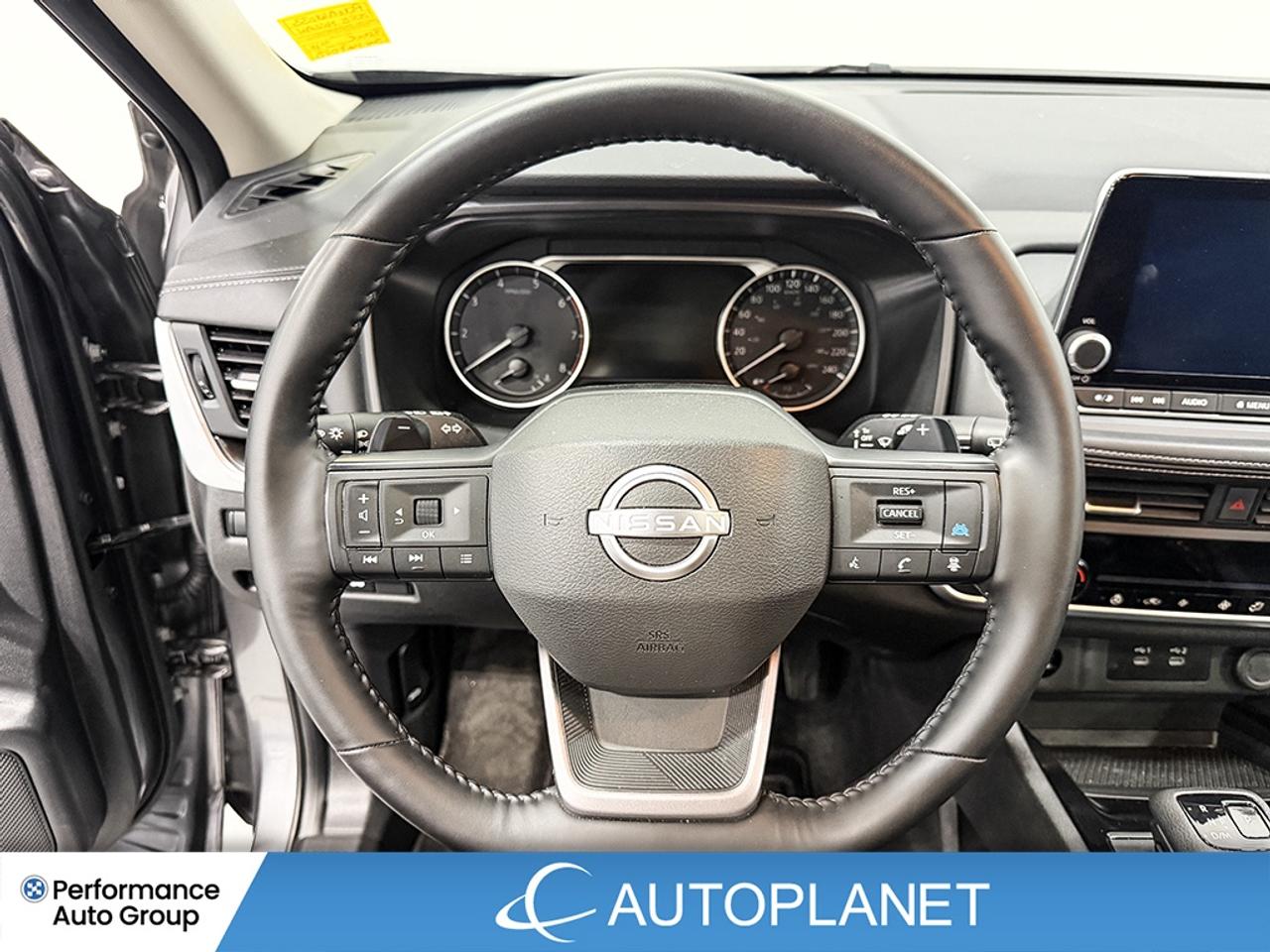 2025 Nissan Rogue SV AWD, Apple CarPlay, Back Up Cam, Pano Roof! Photo