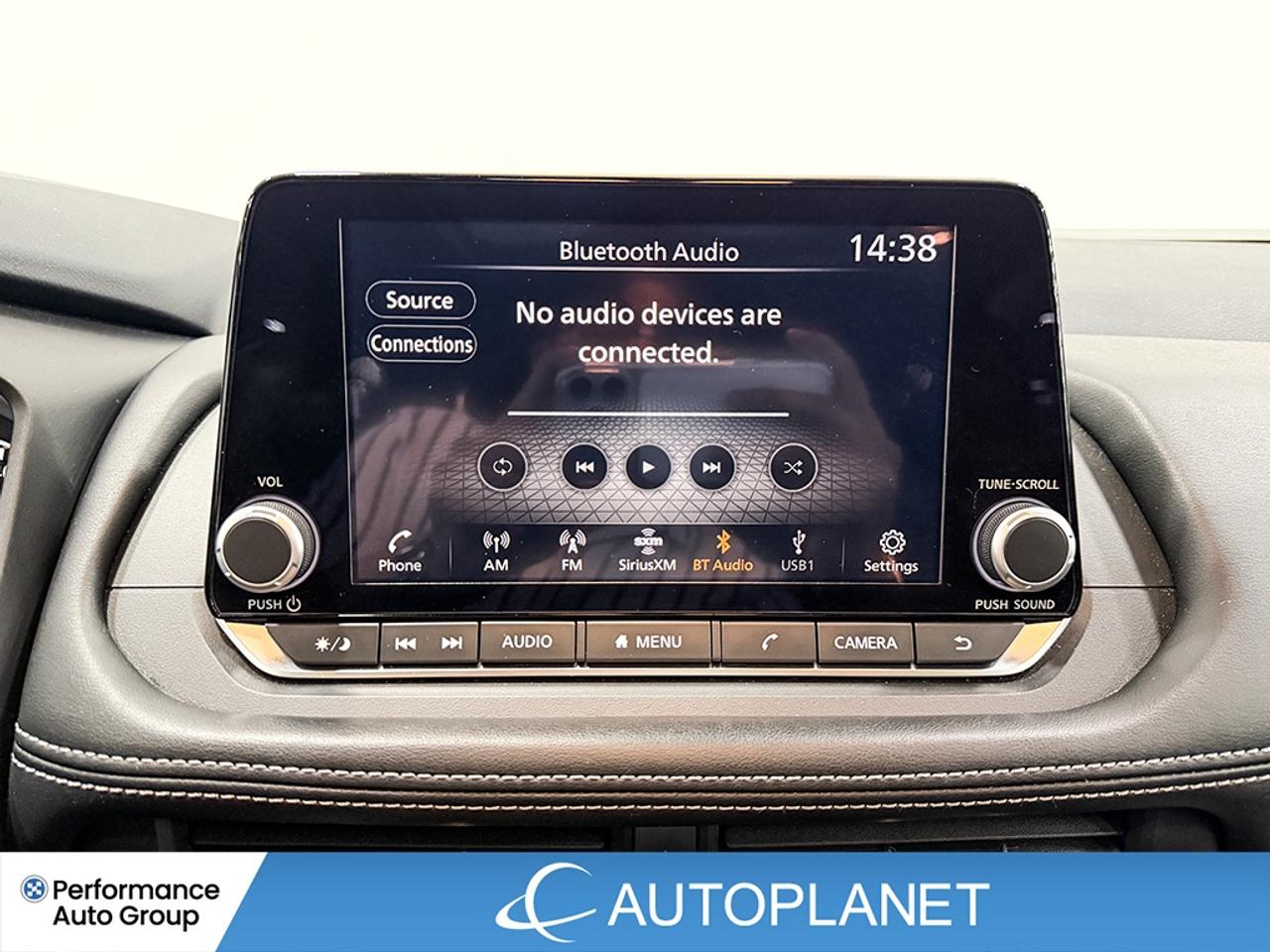 2025 Nissan Rogue SV AWD, Apple CarPlay, Back Up Cam, Pano Roof! Photo