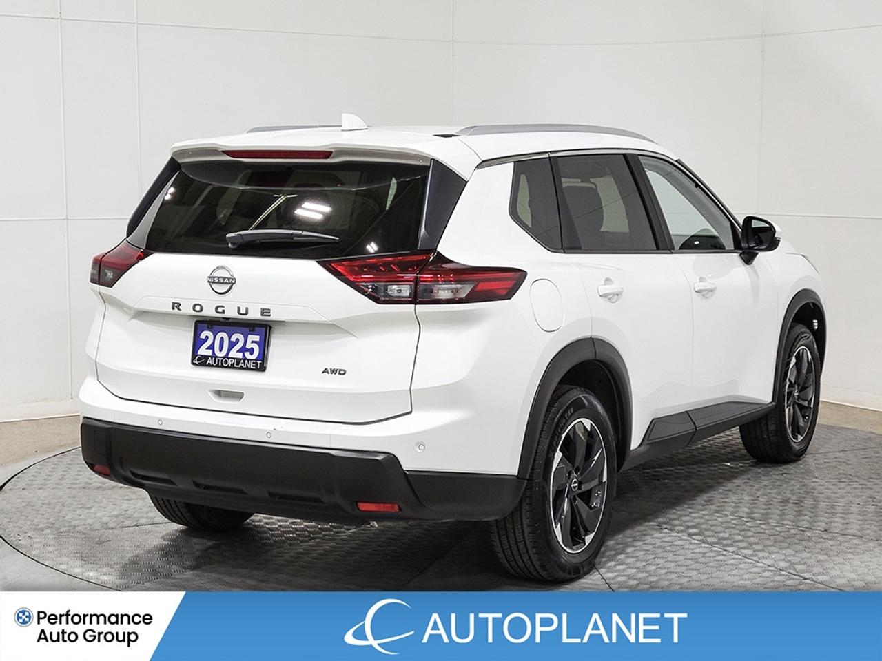 2025 Nissan Rogue SV AWD, Pano Roof, Apple CarPlay, Heated Seats! Photo
