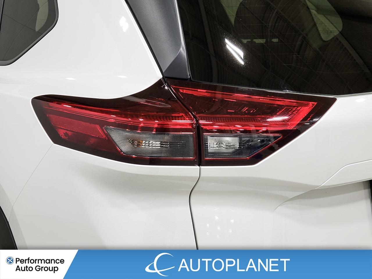 2025 Nissan Rogue SV AWD, Pano Roof, Apple CarPlay, Heated Seats! Photo