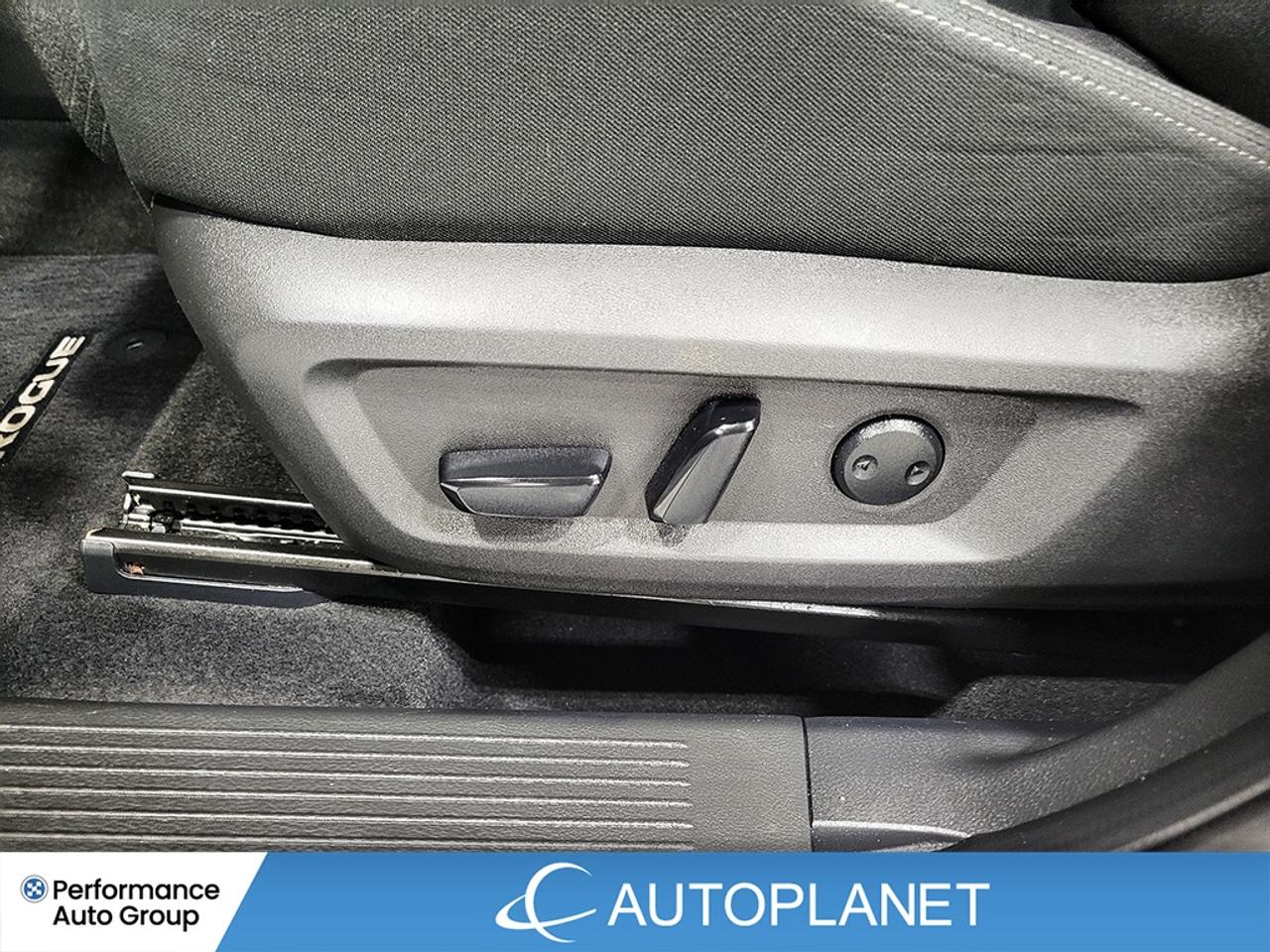 2025 Nissan Rogue SV AWD, Pano Roof, Apple CarPlay, Heated Seats! Photo