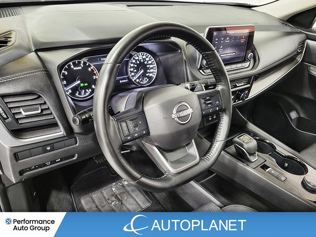 2025 Nissan Rogue SV AWD, Pano Roof, Apple CarPlay, Heated Seats! Photo