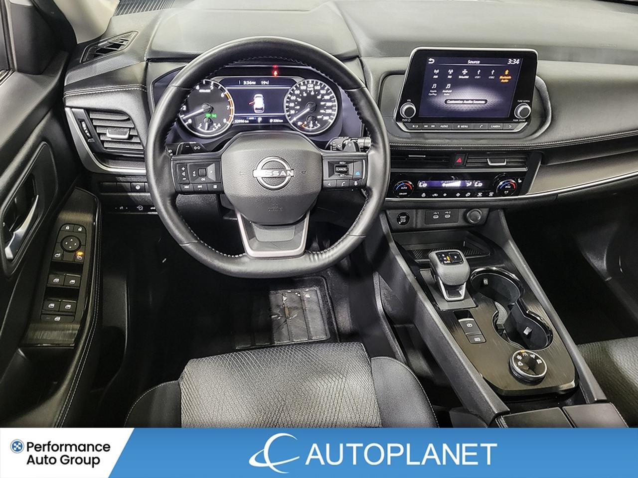 2025 Nissan Rogue SV AWD, Pano Roof, Apple CarPlay, Heated Seats! Photo