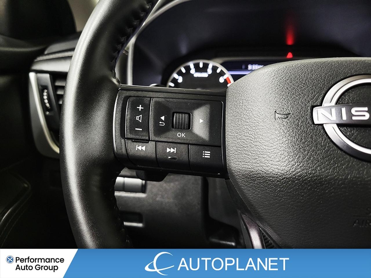 2025 Nissan Rogue SV AWD, Pano Roof, Apple CarPlay, Heated Seats! Photo
