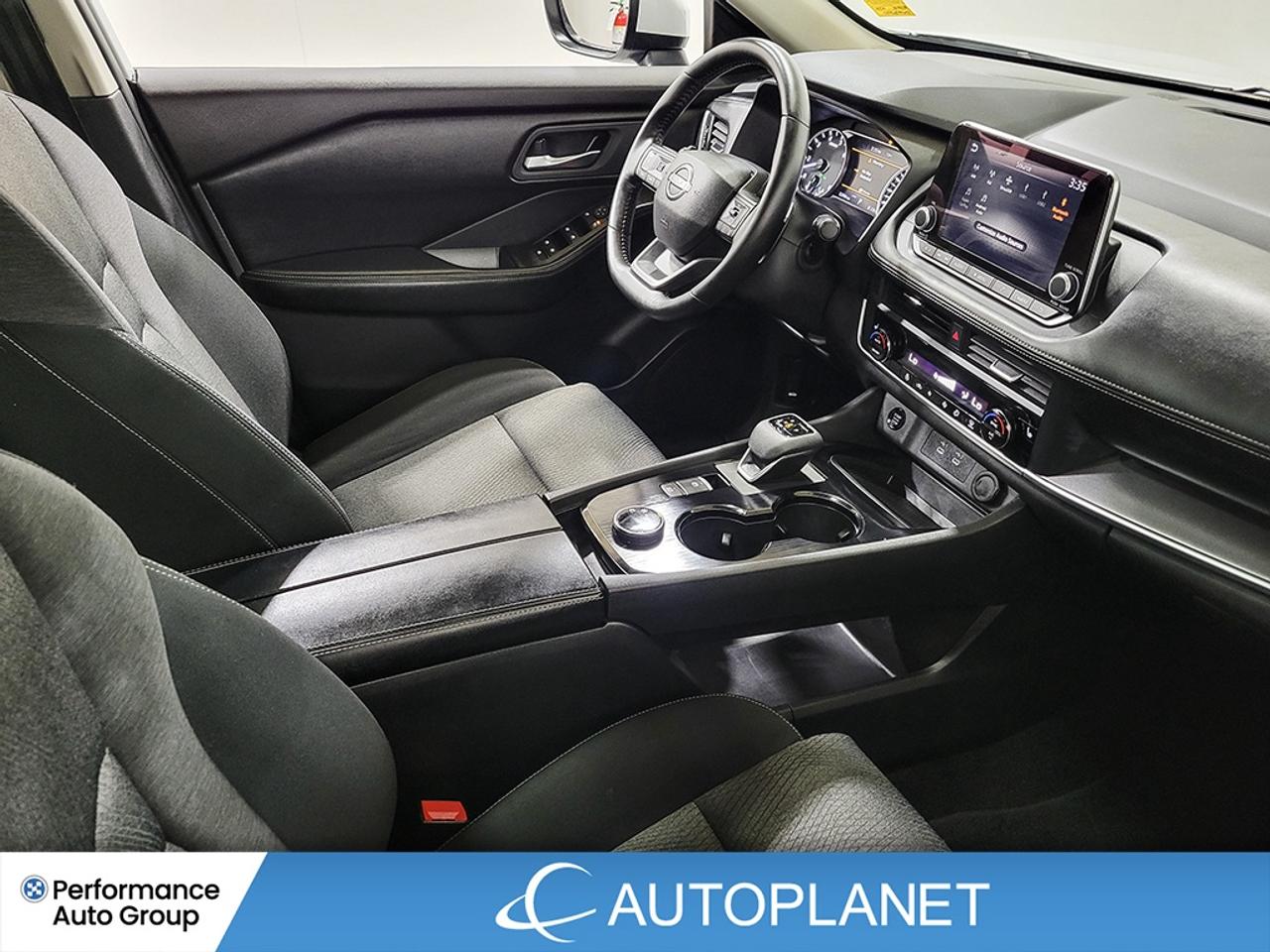 2025 Nissan Rogue SV AWD, Pano Roof, Apple CarPlay, Heated Seats! Photo