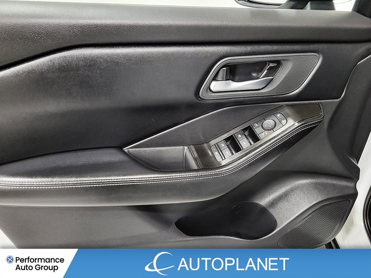 2025 Nissan Rogue SV AWD, Pano Roof, Apple CarPlay, Heated Seats! Photo
