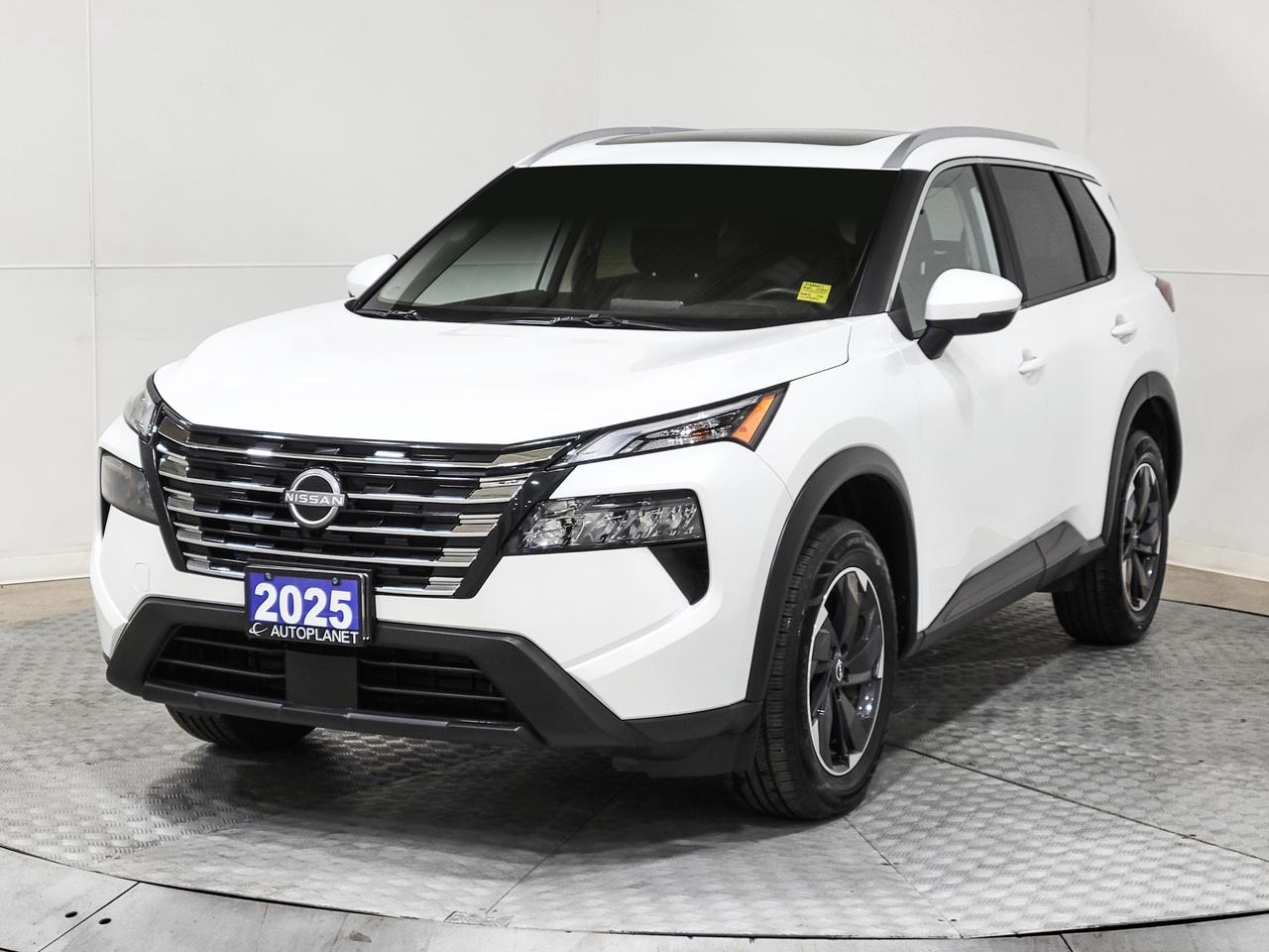2025 Nissan Rogue SV AWD, Pano Roof, Apple CarPlay, Heated Seats! Photo