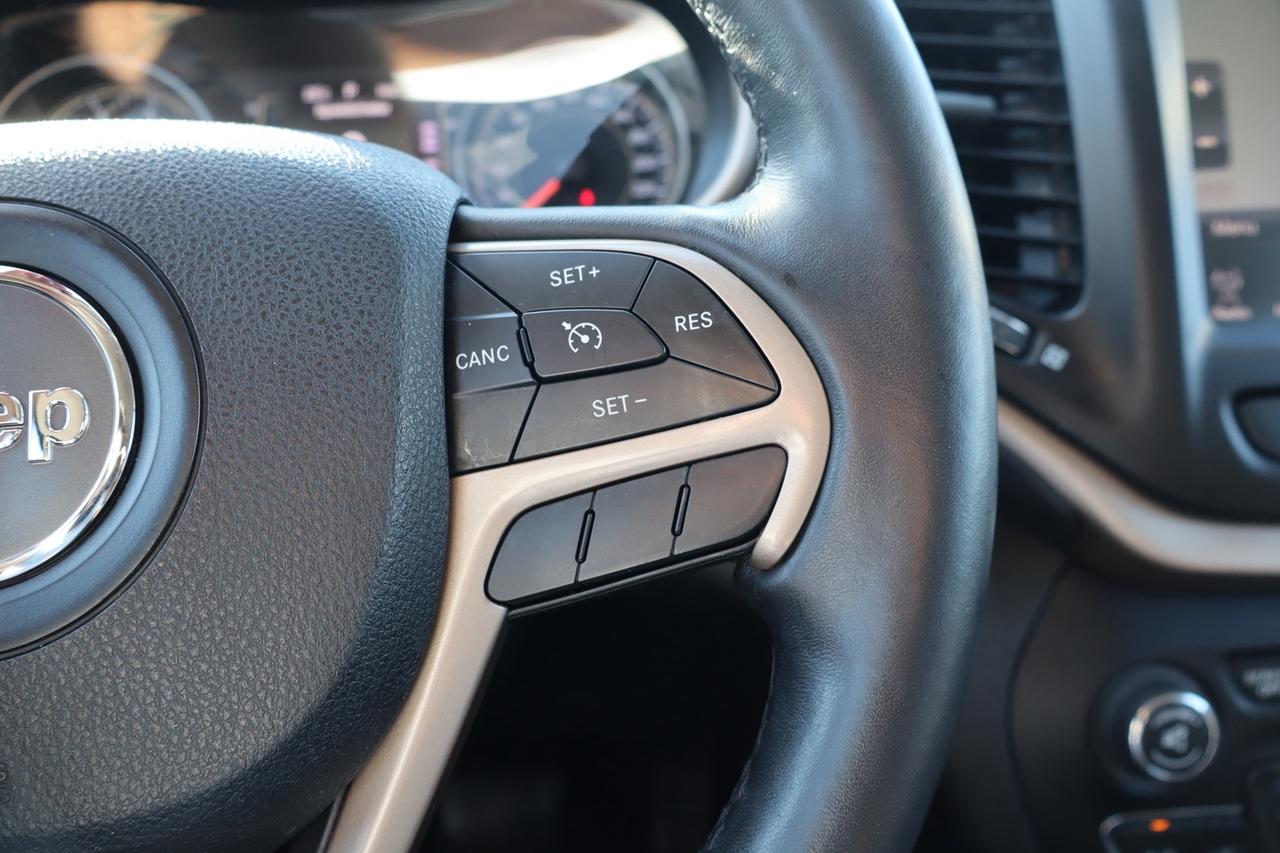 2015 Jeep Cherokee Latitude   Safety Certified   Navi   Camera Photo