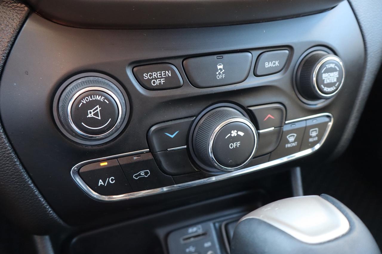 2015 Jeep Cherokee Latitude   Safety Certified   Navi   Camera Photo