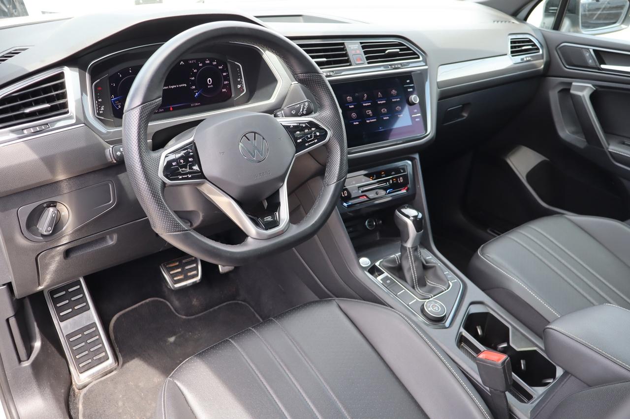 2022 Volkswagen Tiguan Comfortline R-Line Black 4MOTION   Clean Carfax Photo