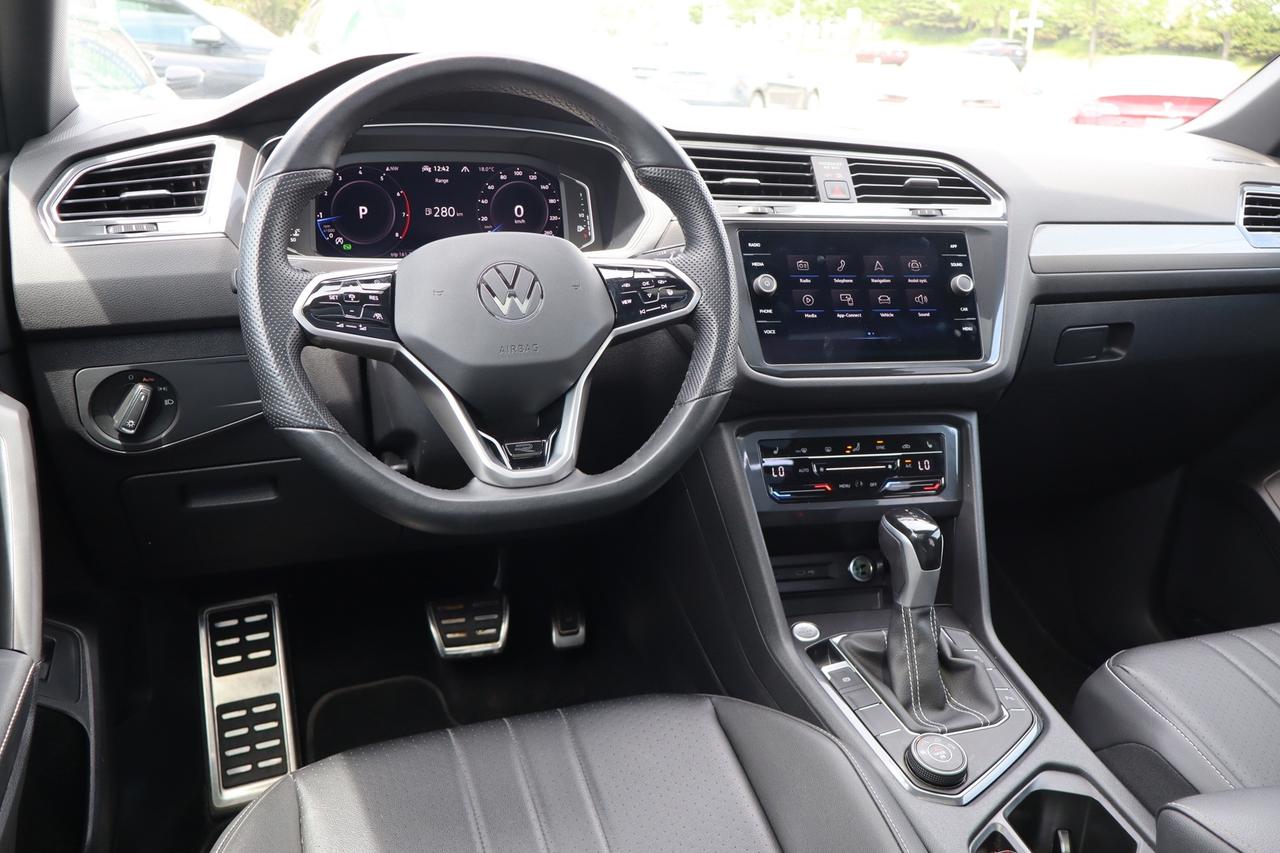 2022 Volkswagen Tiguan Comfortline R-Line Black 4MOTION   Clean Carfax Photo