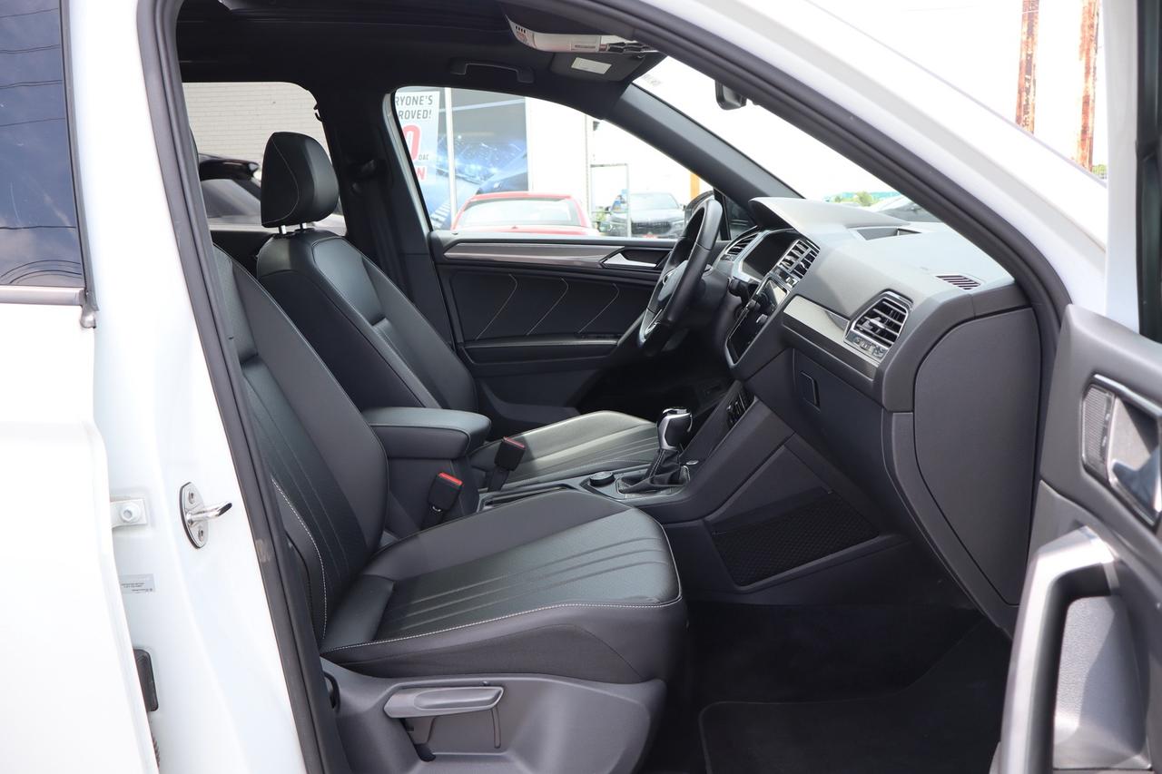 2022 Volkswagen Tiguan Comfortline R-Line Black 4MOTION   Clean Carfax Photo