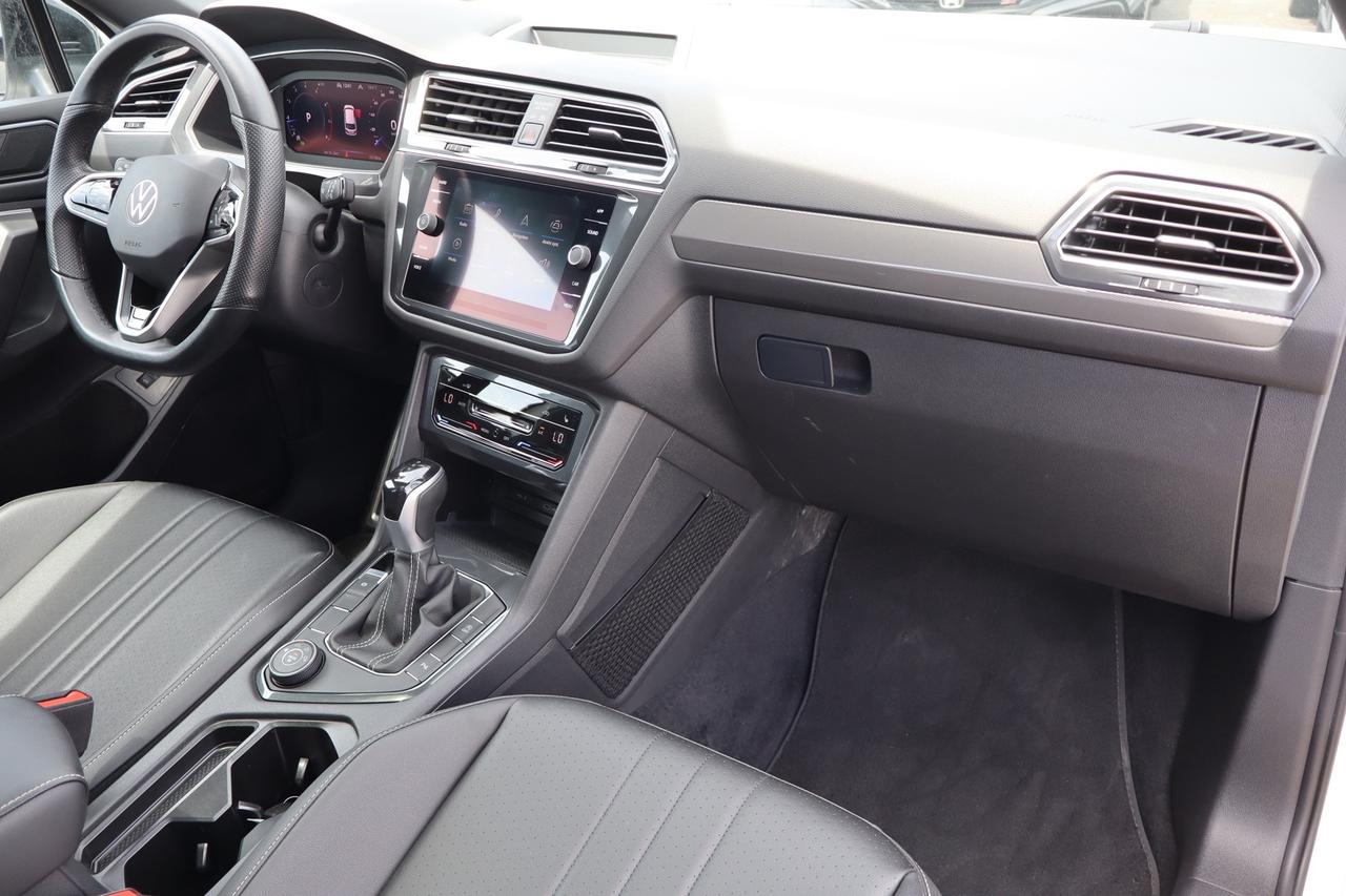 2022 Volkswagen Tiguan Comfortline R-Line Black 4MOTION   Clean Carfax Photo