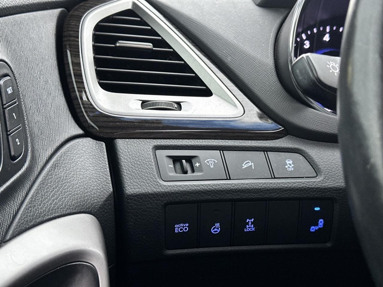 2015 Hyundai Santa Fe Sport 2.0T LIMITED Photo