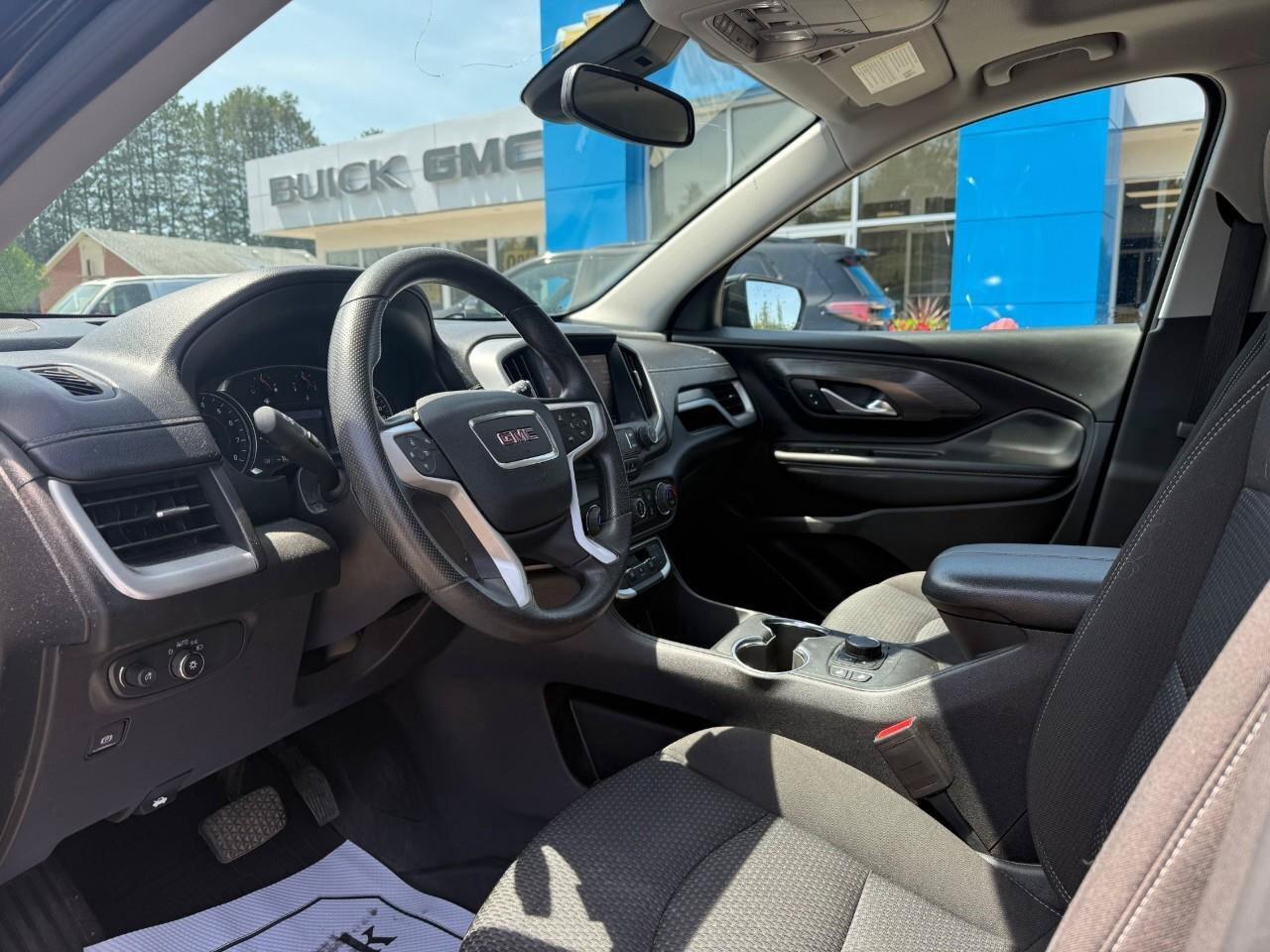 2022 GMC Terrain SLE LEASE RETURN. SUNROOF. ALL WEATHER MATS. LUGGA Photo
