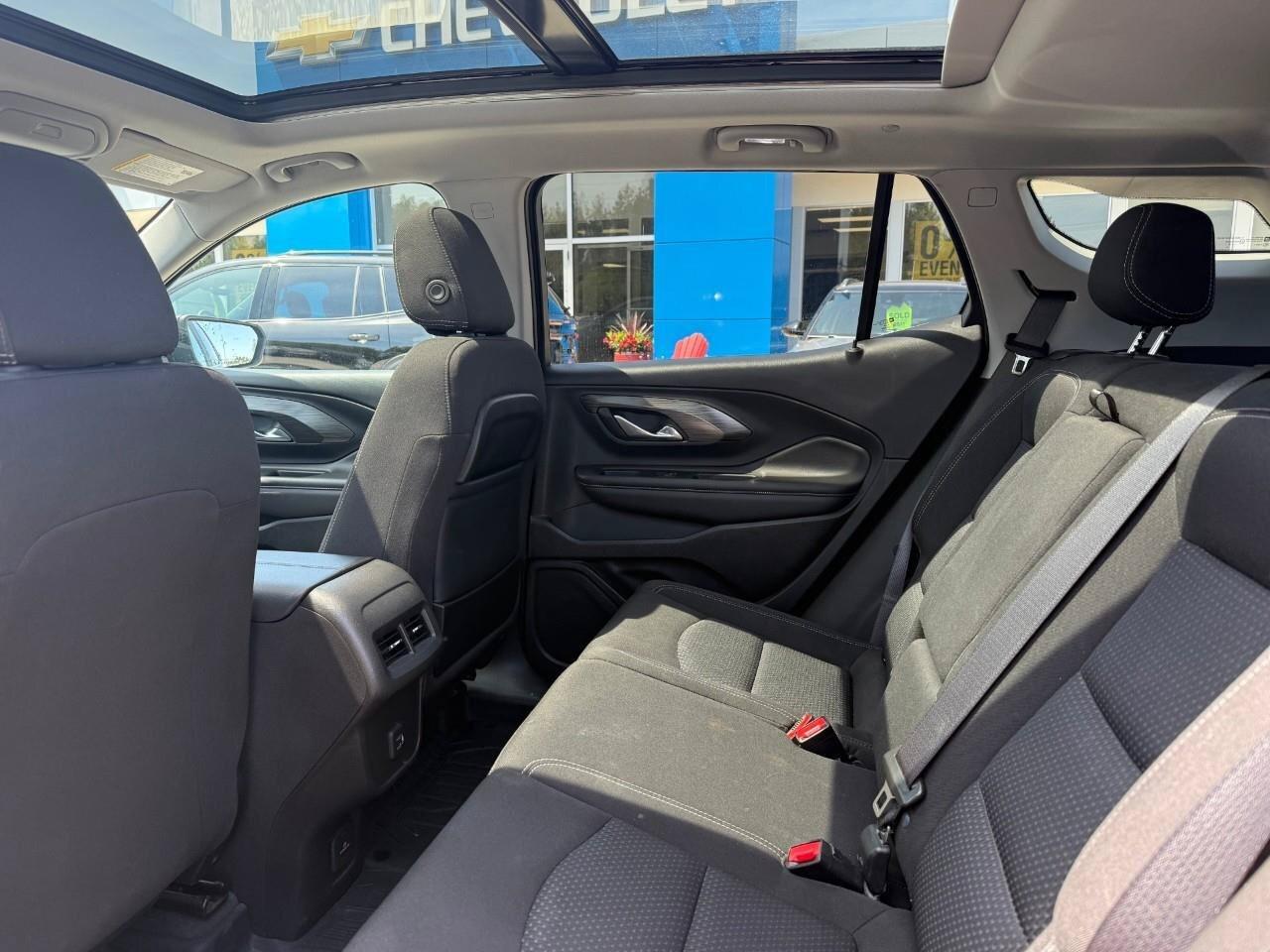 2022 GMC Terrain SLE LEASE RETURN. SUNROOF. ALL WEATHER MATS. LUGGA Photo