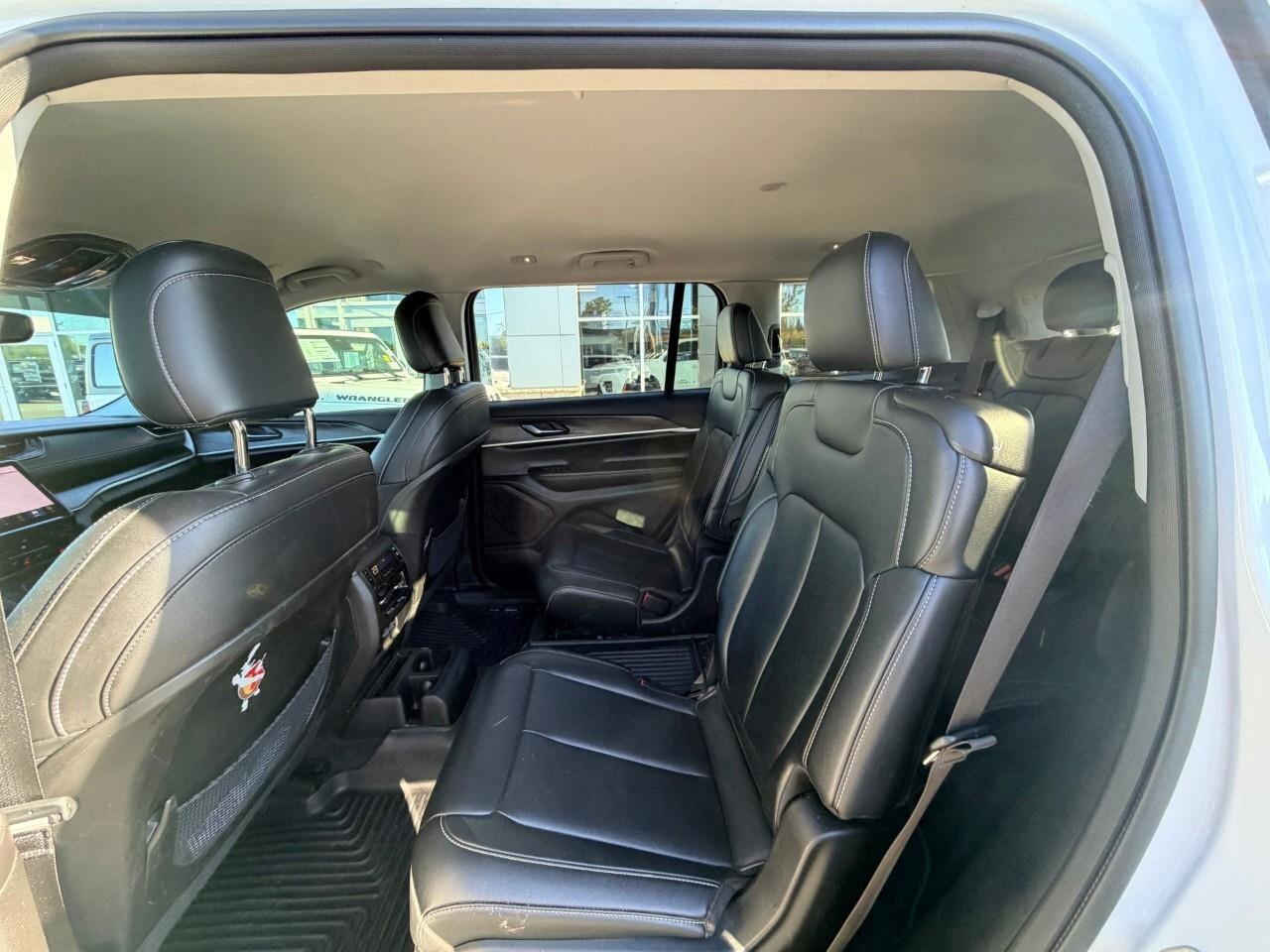 2023 Jeep Grand Cherokee L Limited 4x4 Photo