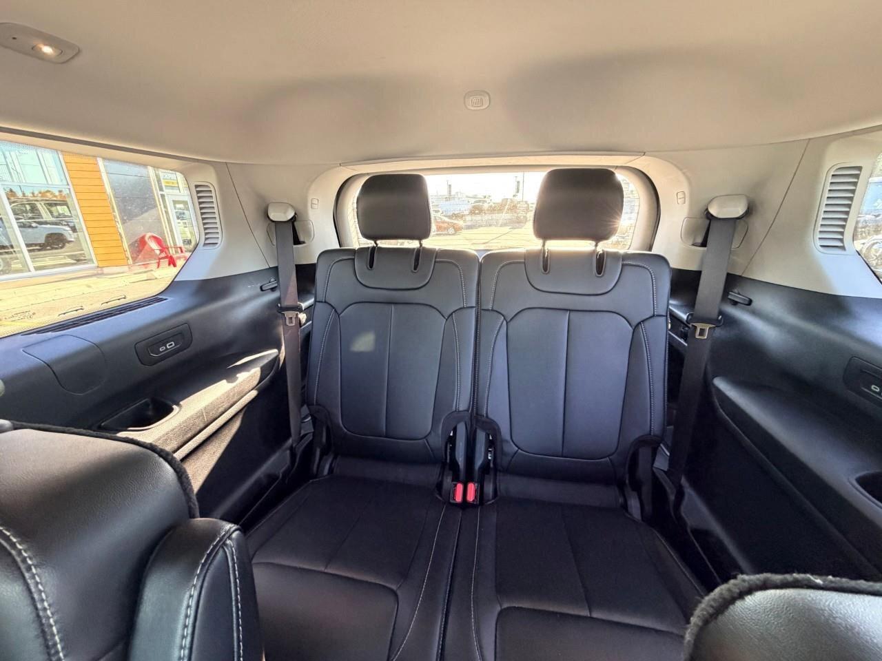 2023 Jeep Grand Cherokee L Limited 4x4 Photo