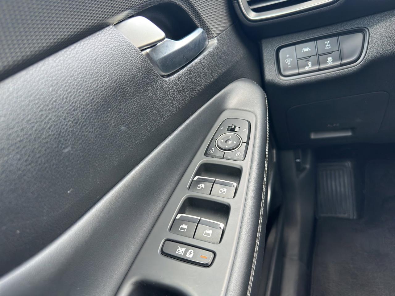 2020 Hyundai Santa Fe Preferred | Pano Roof |  Reverse Cam | Heated Seats Photo